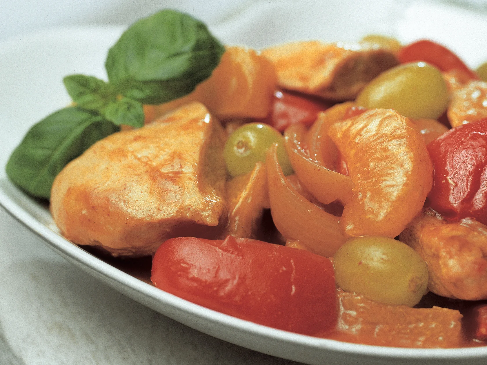 Broileria mandariini-viinirypälekastikkeessa