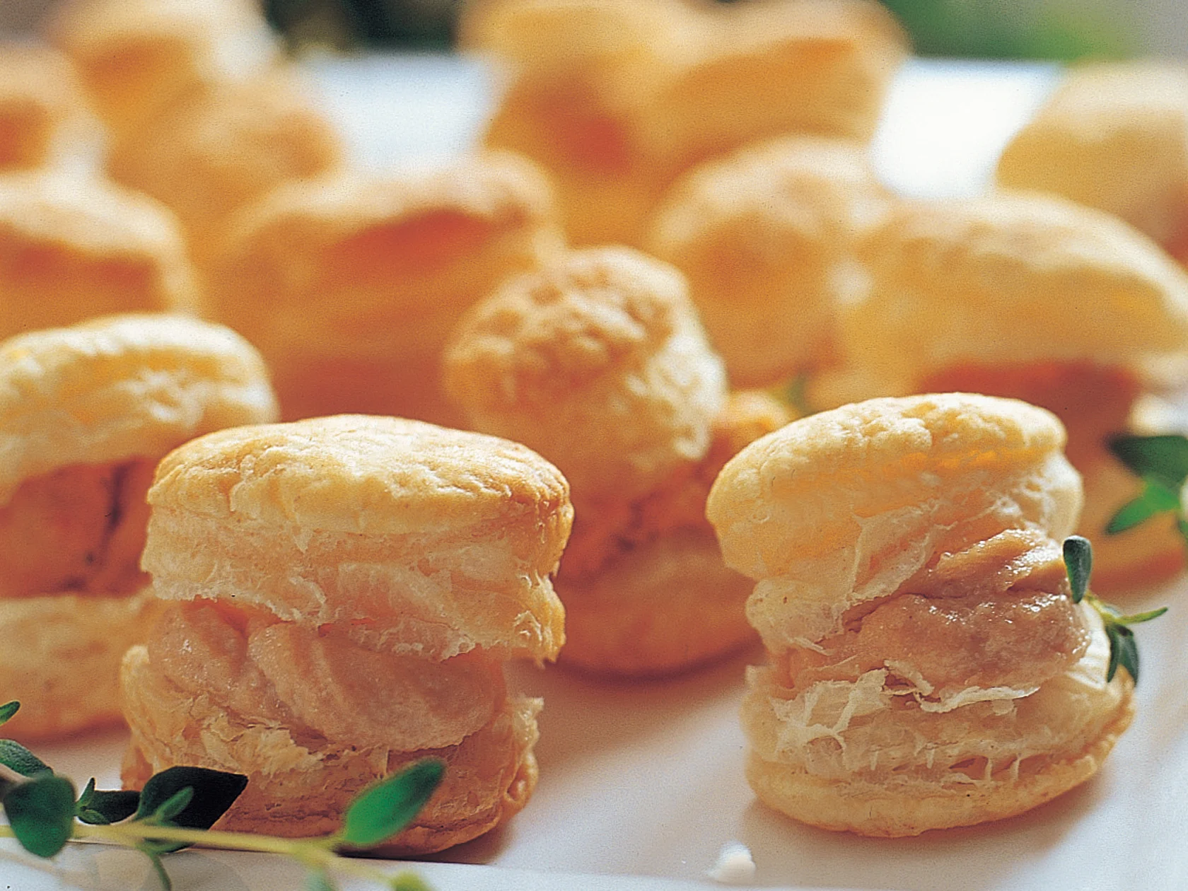 Täytetyt minipasteijat