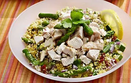 Broileri-couscoussalaatti