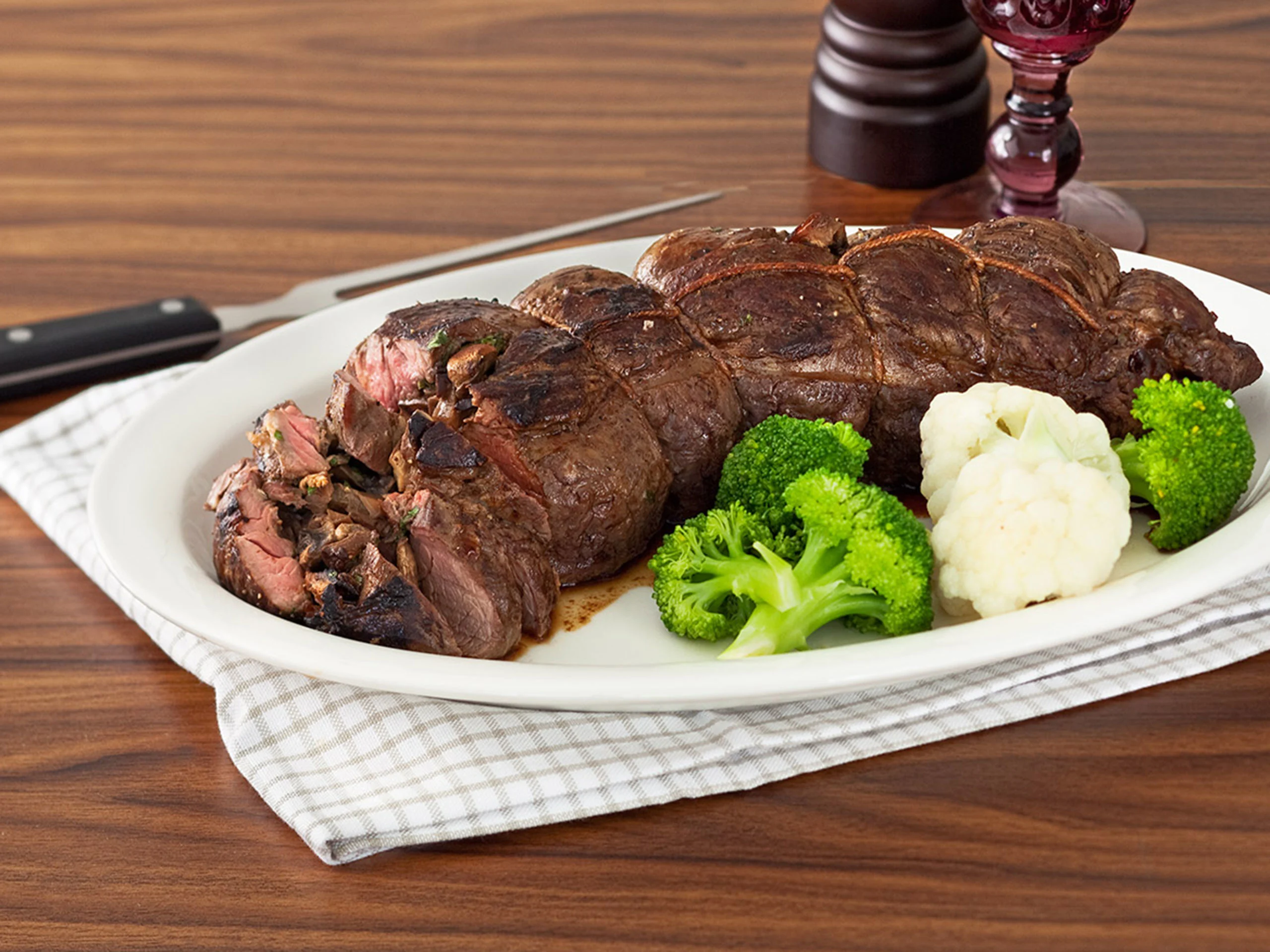 Sieni-yrttitäytteinen naudan sisäfilee