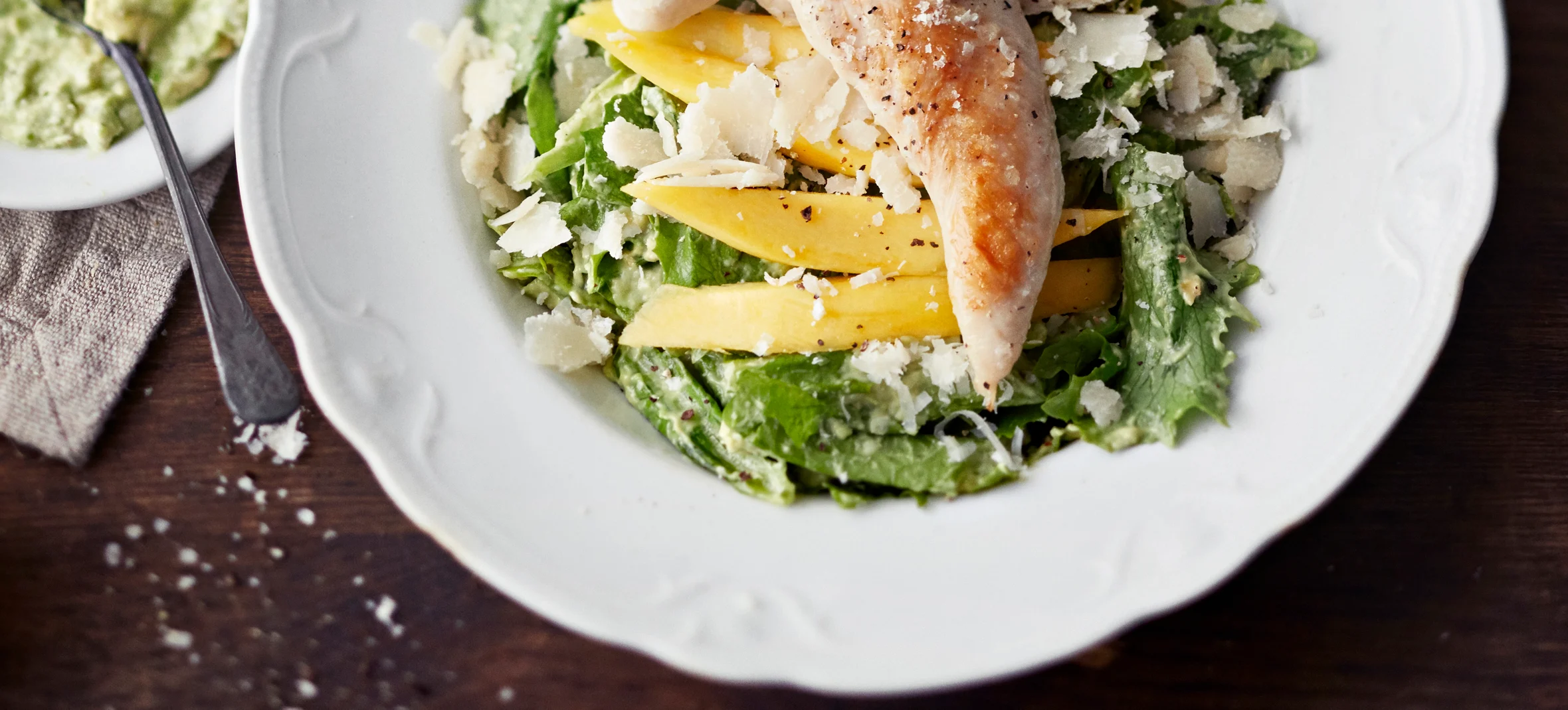 Broilerin sisäfilee ja avokadocaesar