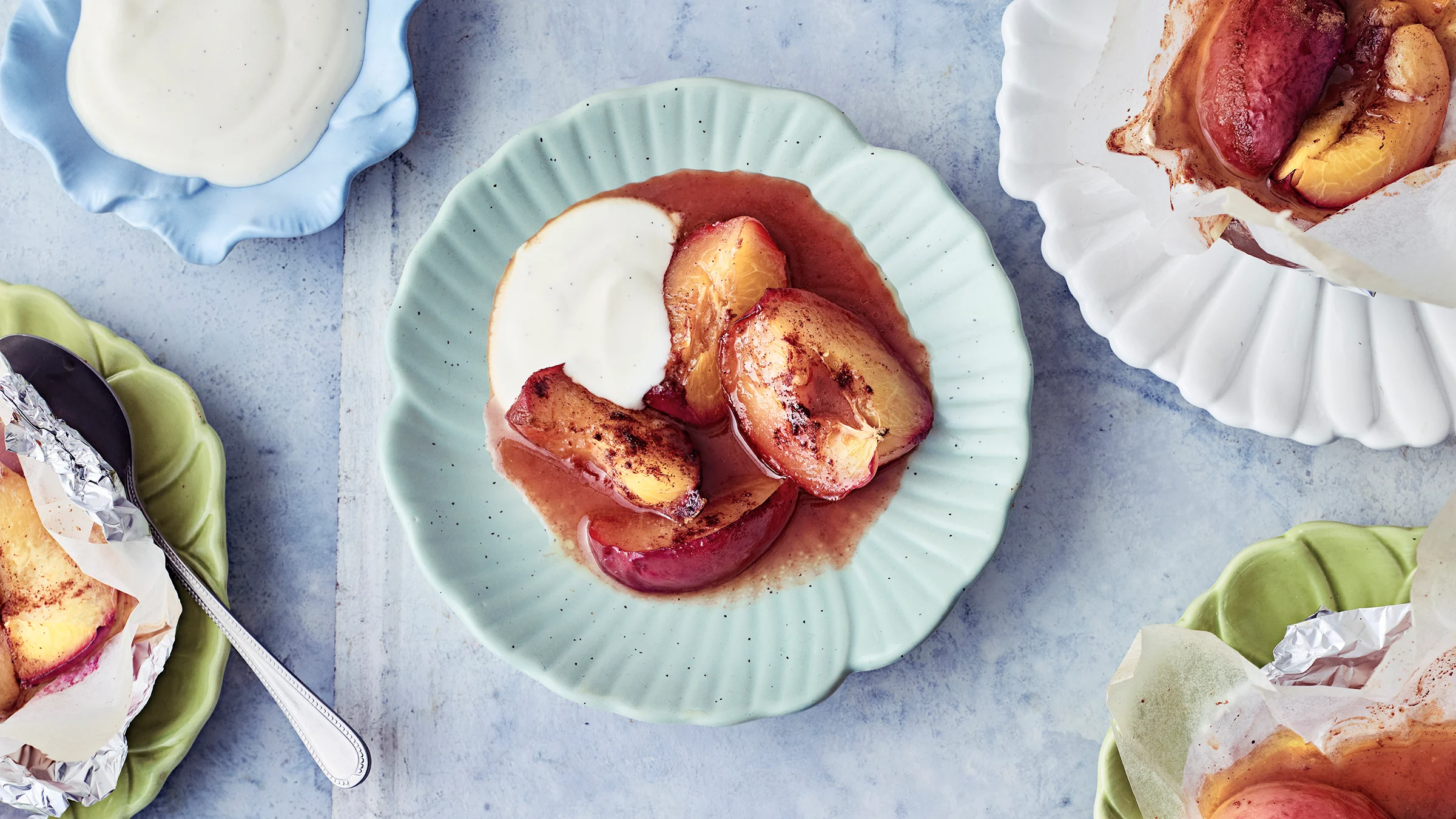 Grillatut nektariininyytit ja vaniljaranskankerma