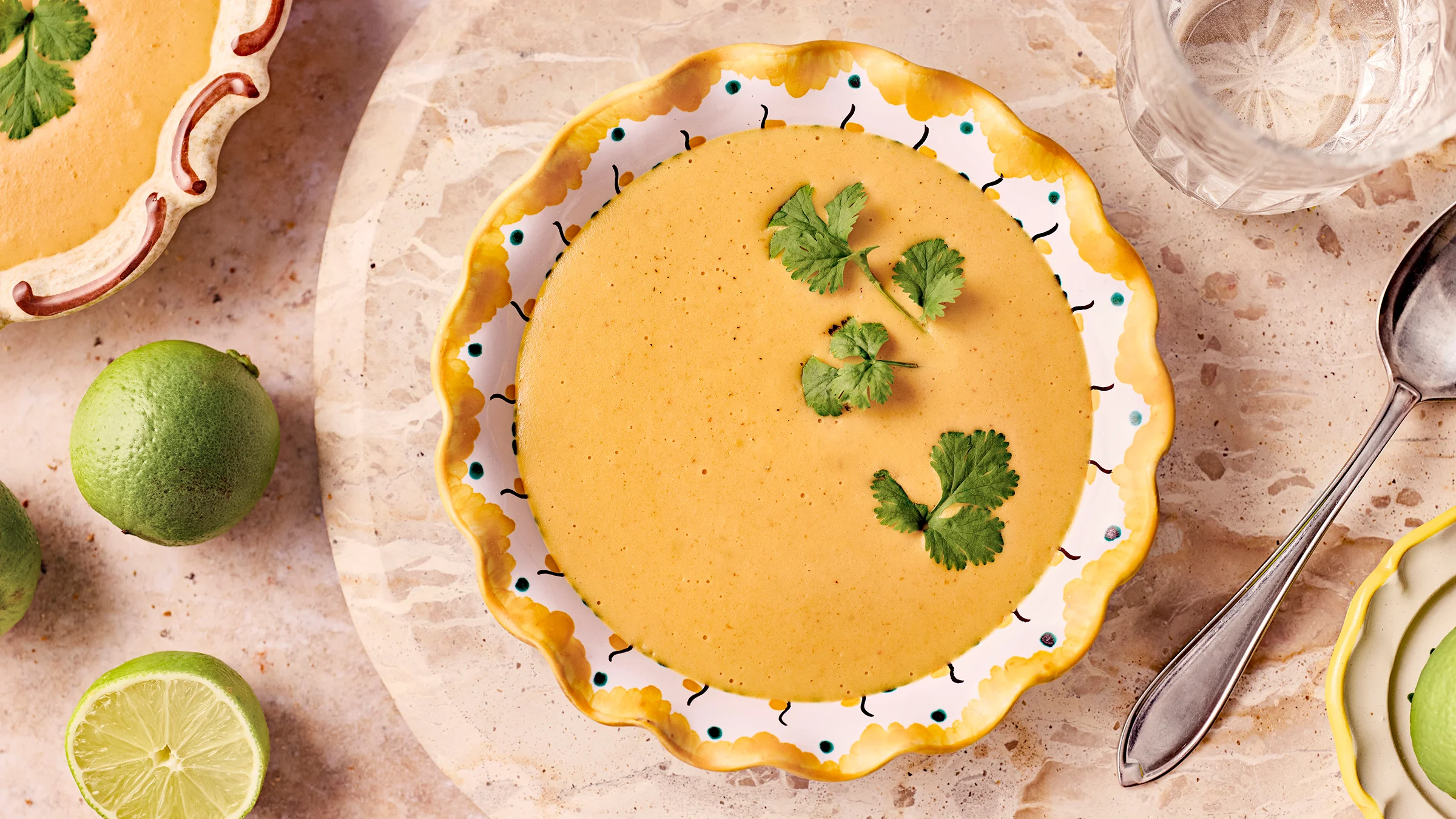 Samettinen porkkana-maapähkinävoikeitto