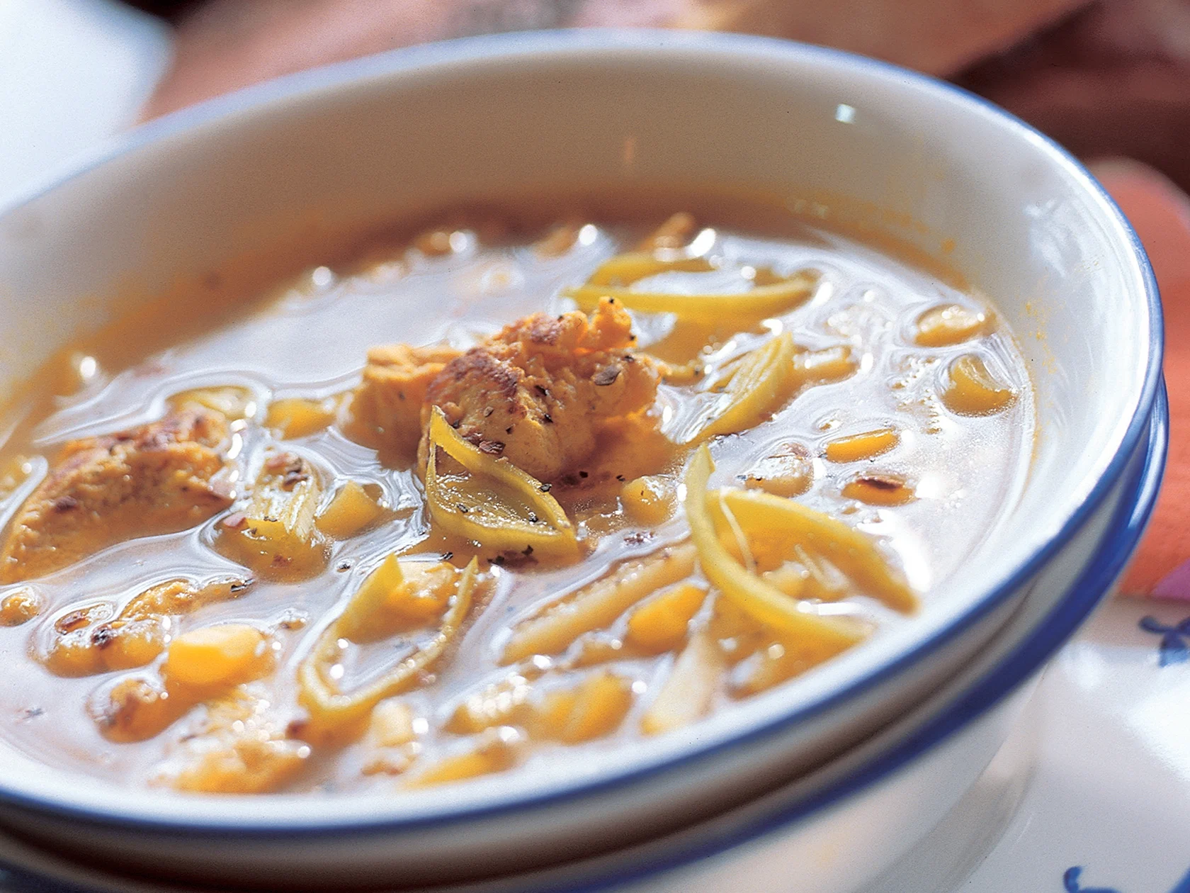 Aurinkoinen broilerikeitto