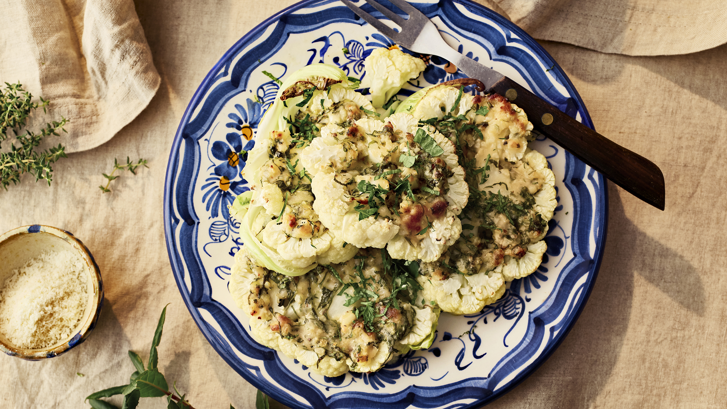 Paahdettu kukkakaali ja parmesaanivoi