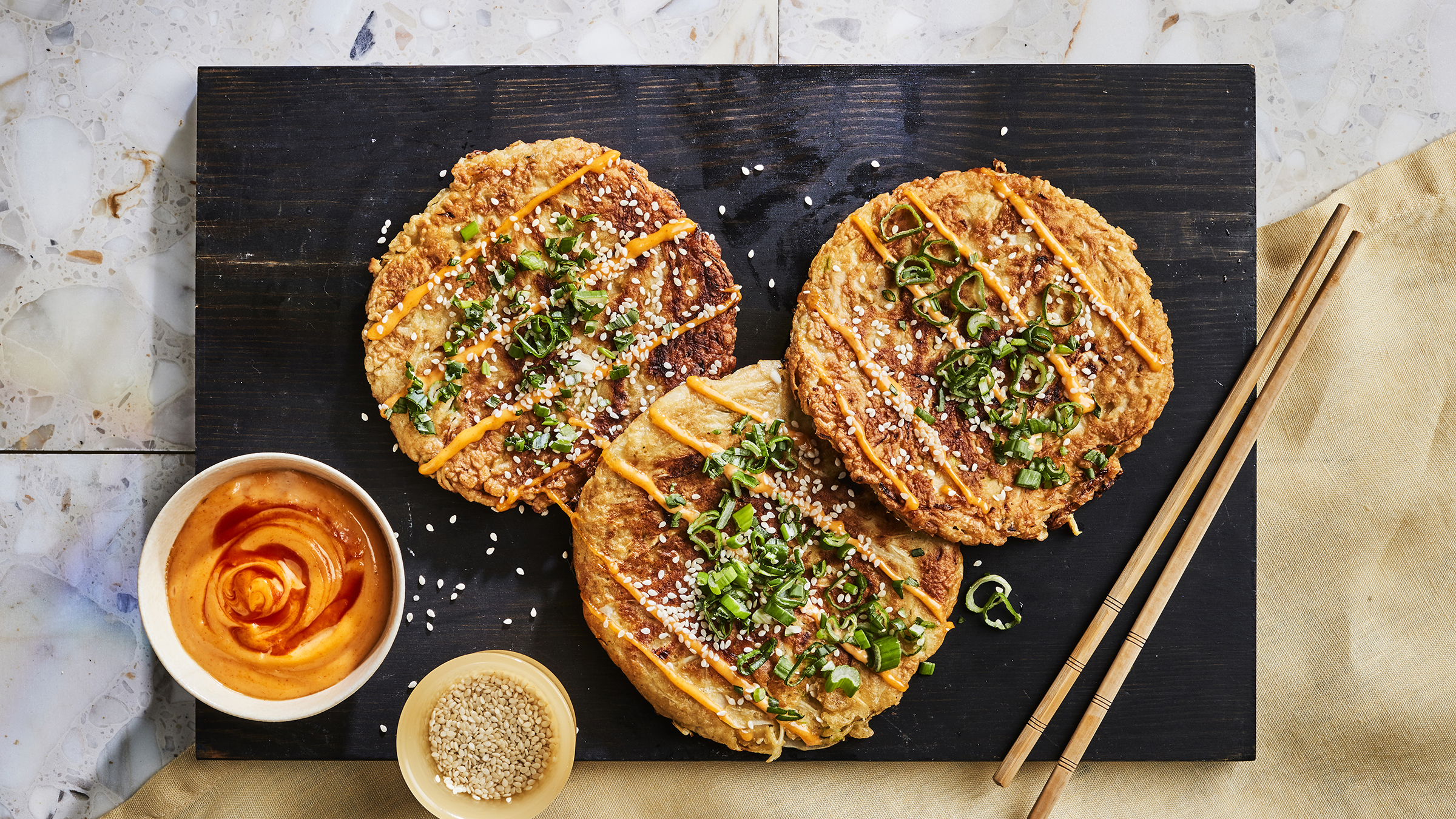 Okonomiyakit eli japanilaiset kaaliletut | Munakkaat | Yhteishyvä