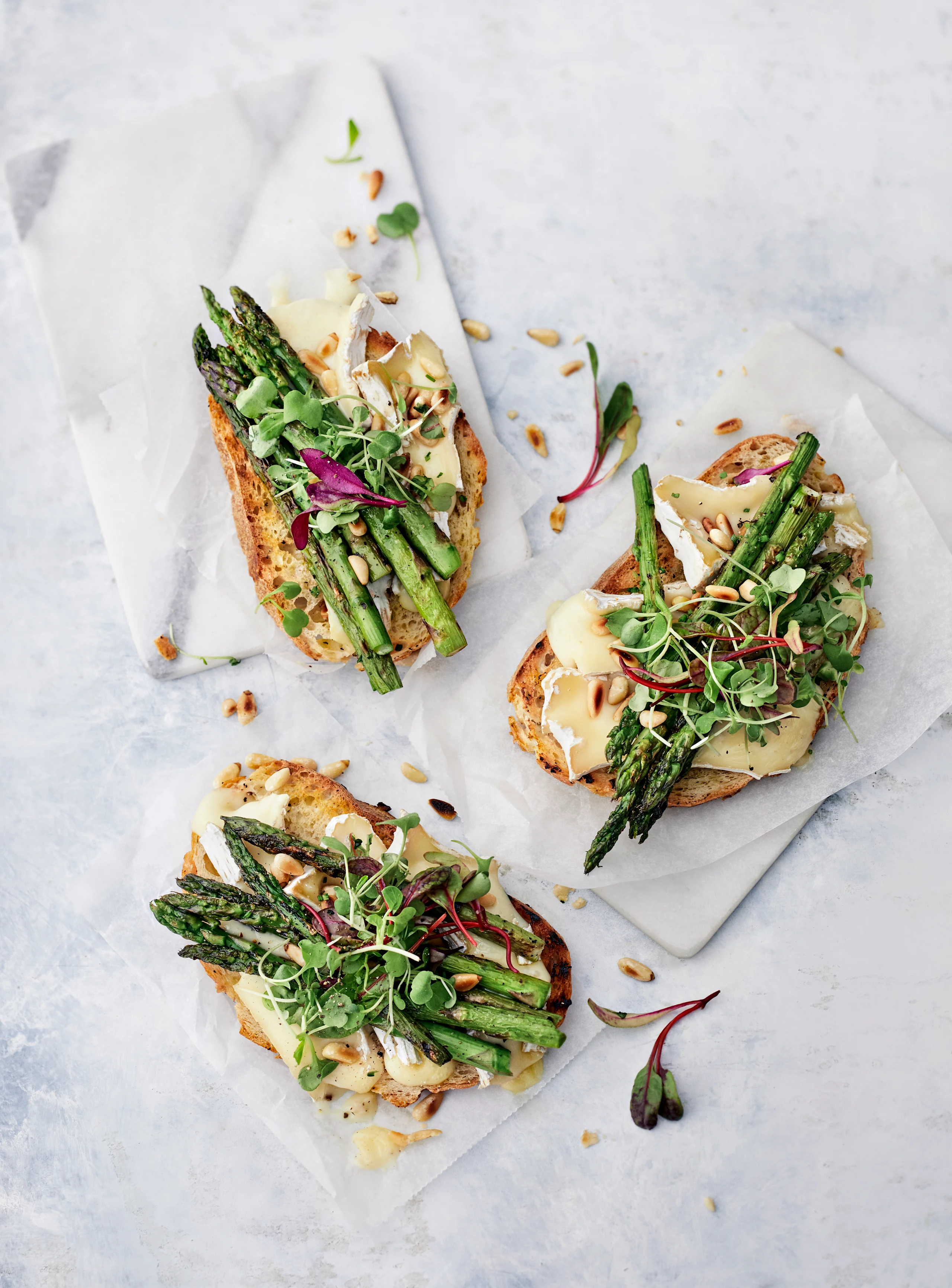 Brie, parsa ja hyvä maalaisleipä. Täydellisiä yhdessä.