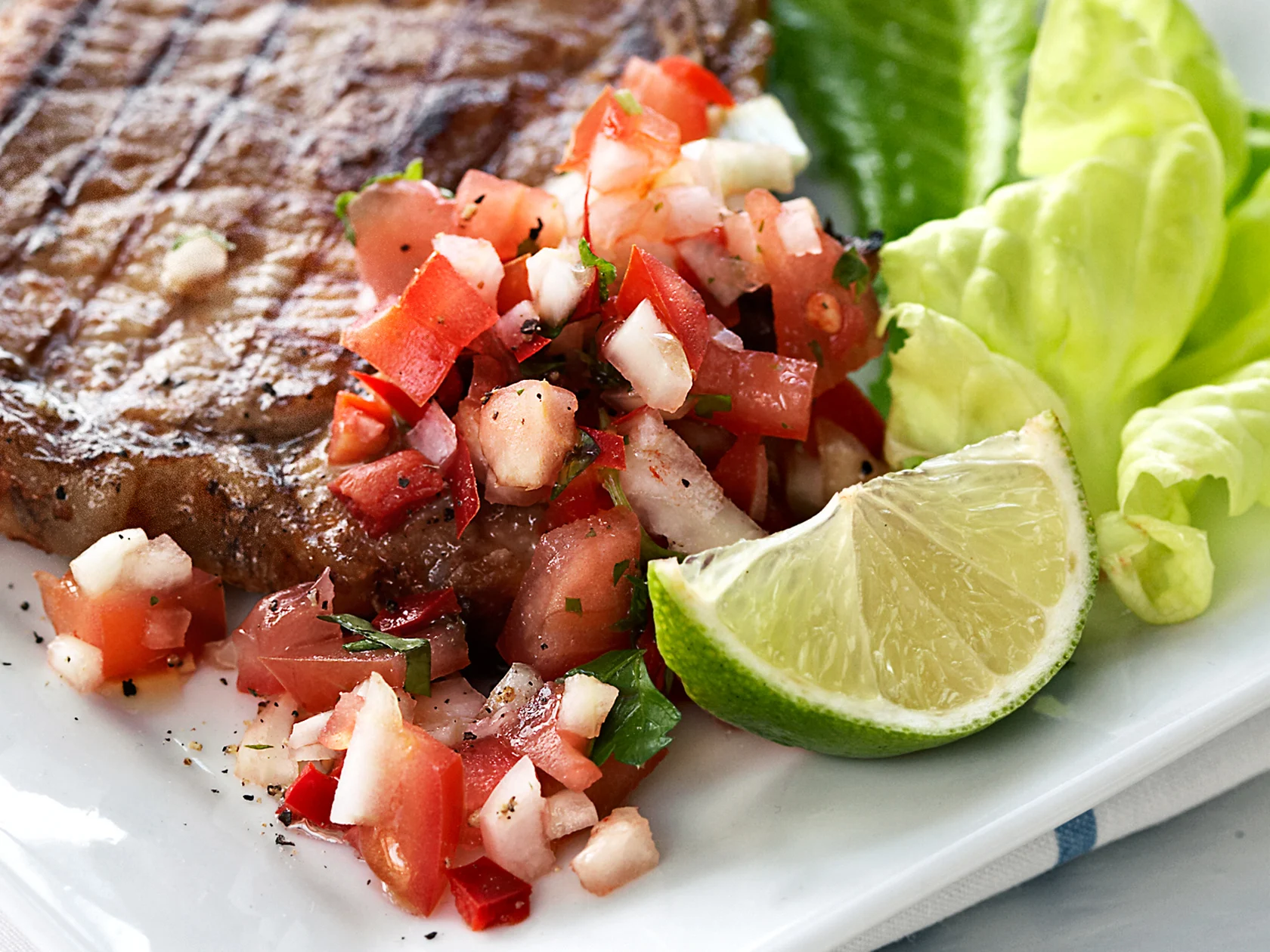 Tulinen tomaattisalsa