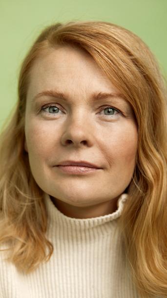 Kirjailija Saara Turunen lähikuvassa