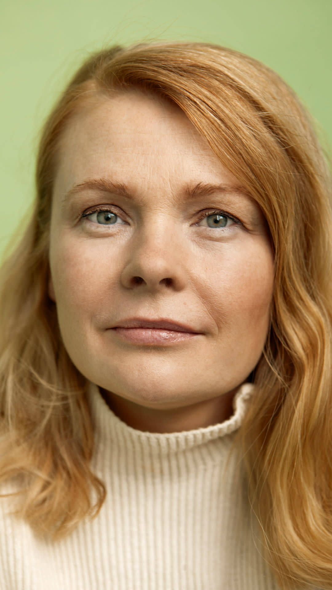 Kirjailija Saara Turunen lähikuvassa