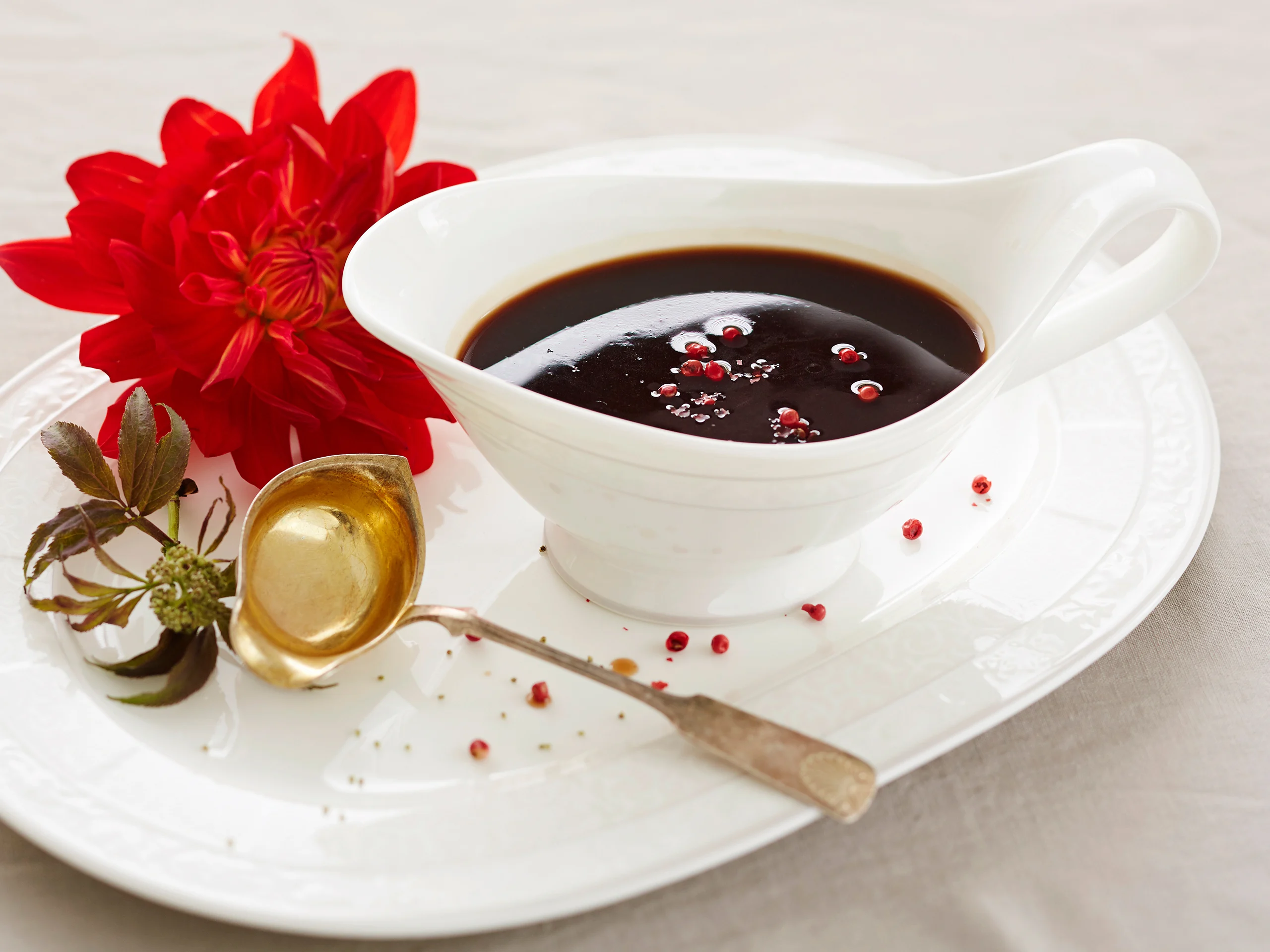 Tumma punaviinikastike