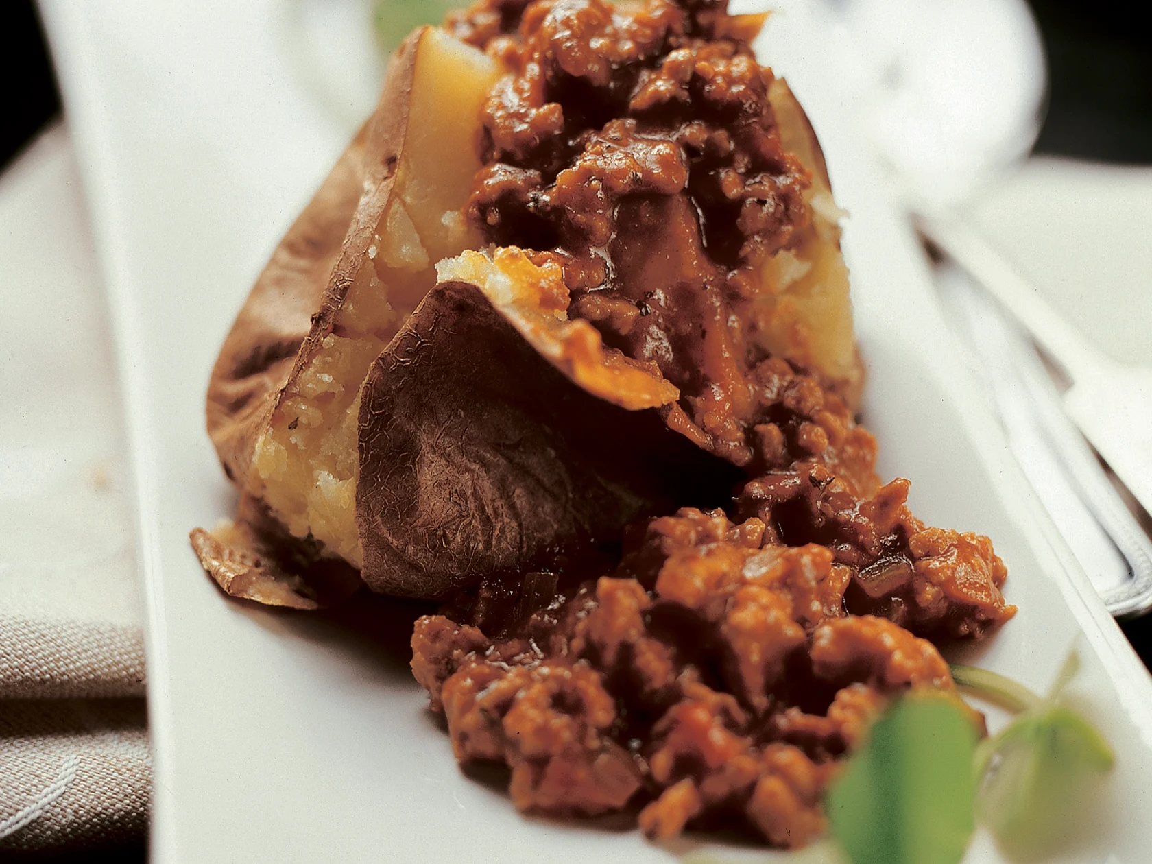 Uuniperunat ja jauhelihatäyte