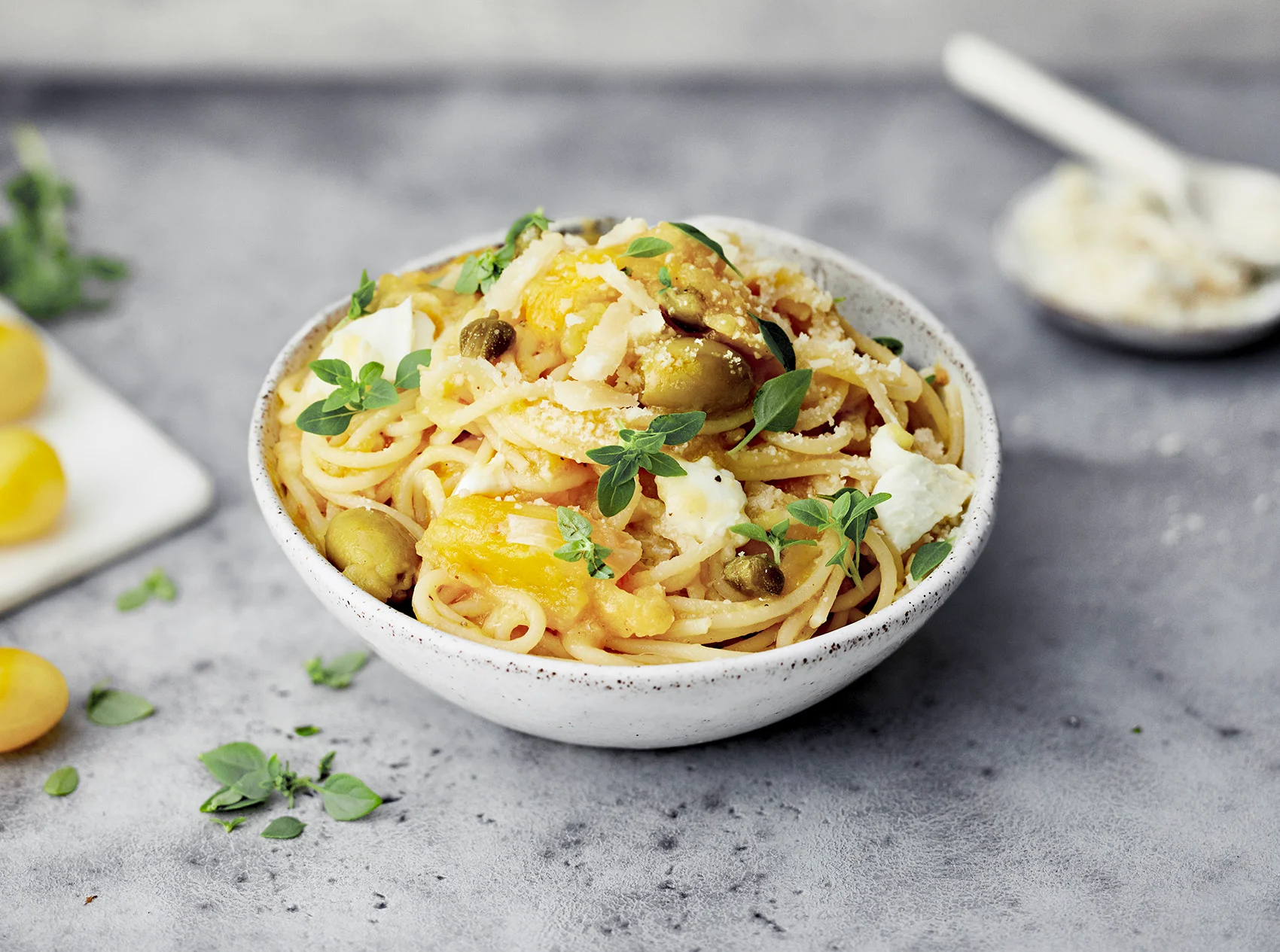 Keltainen mozzarellaspagetti