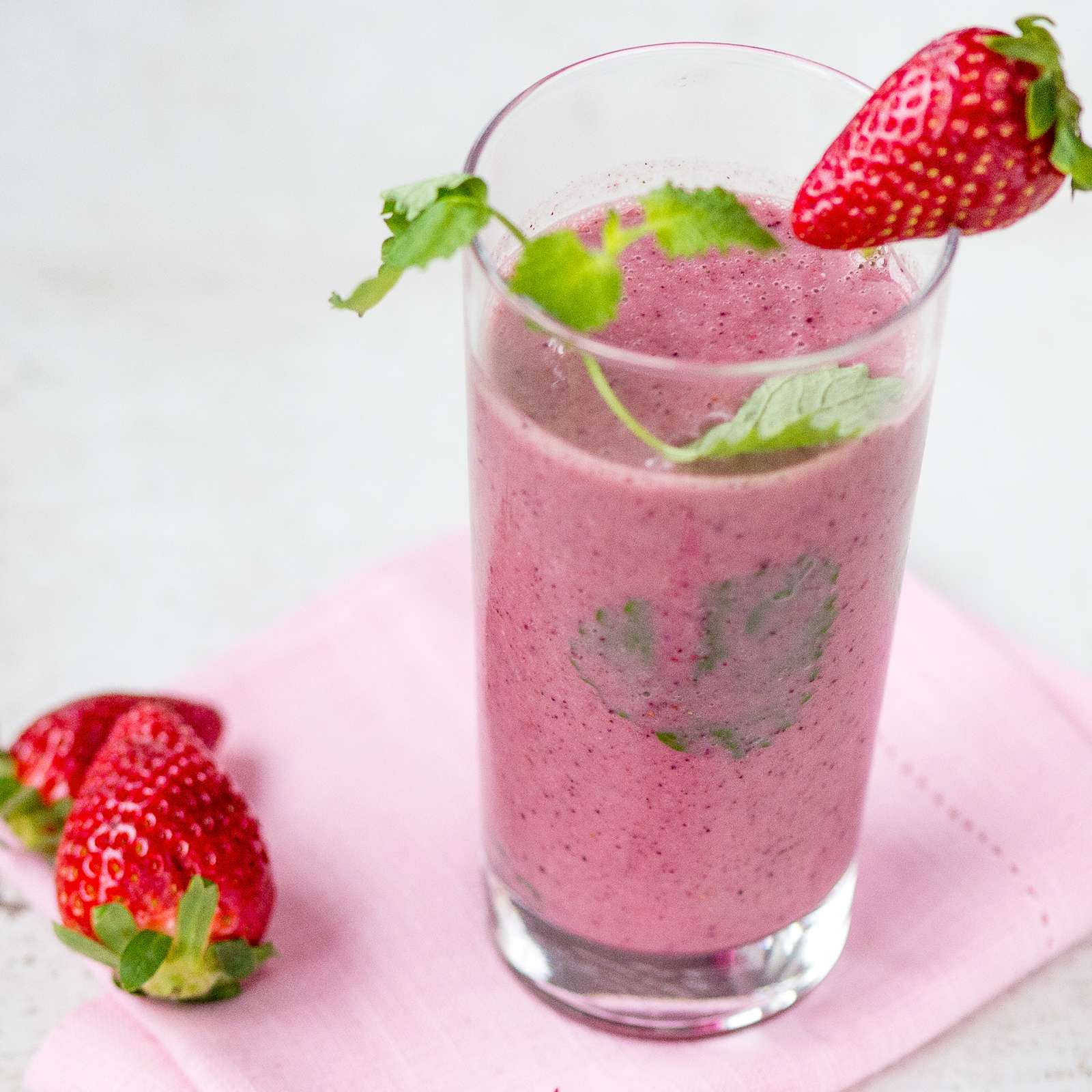 Banaani mansikka smoothie