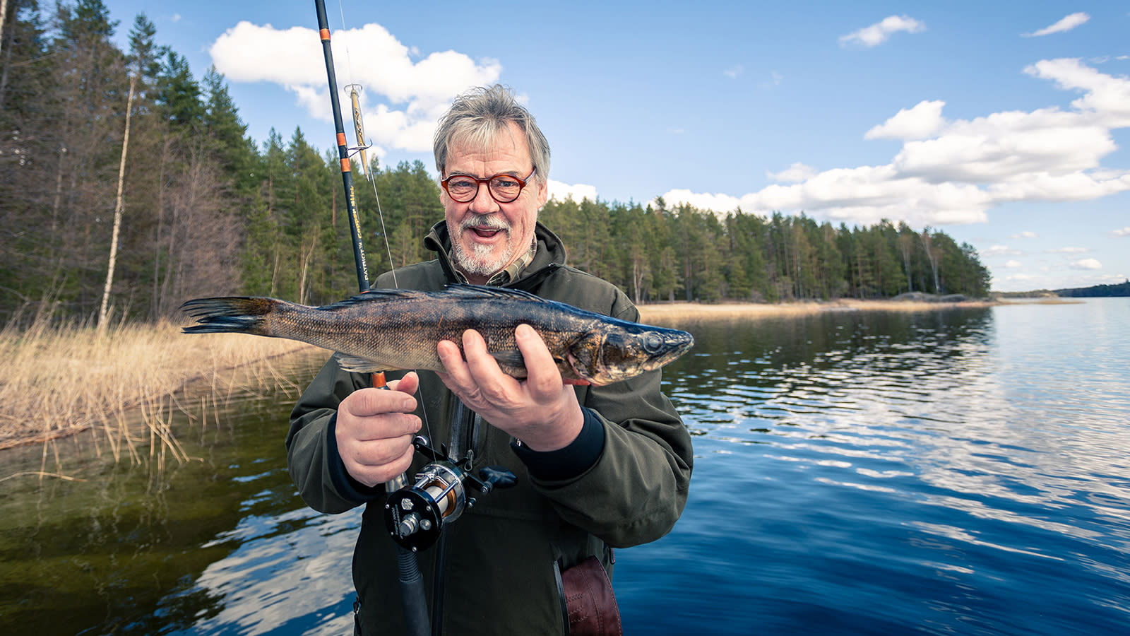 Kuha on Aake Kallialan mielisaalis. ”Loistava kala niin savustettuna, paistettuna kuin keitossakin.”