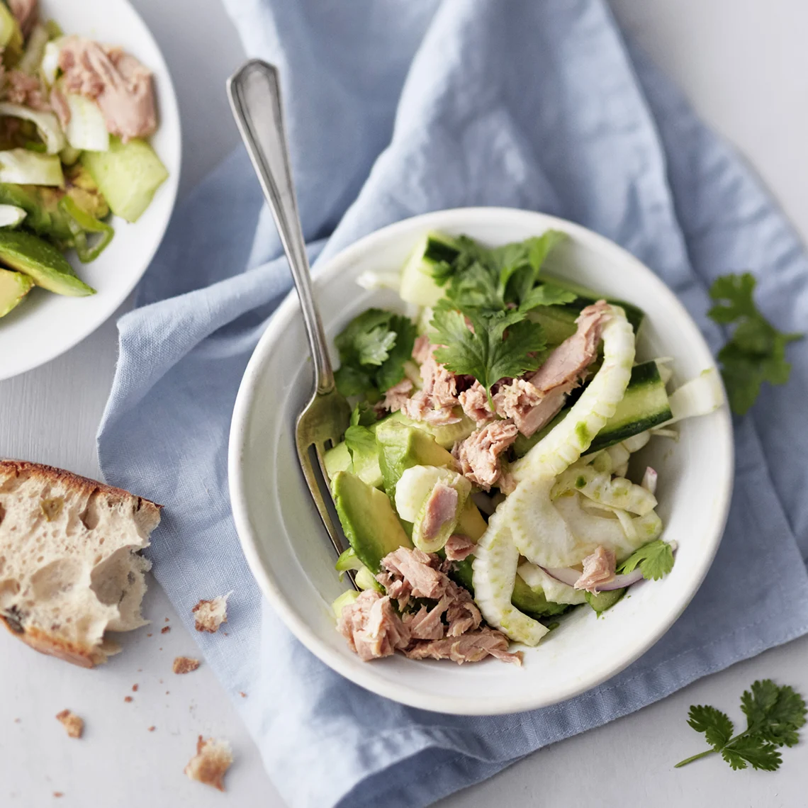 Avokado-tonnikalasalaatti