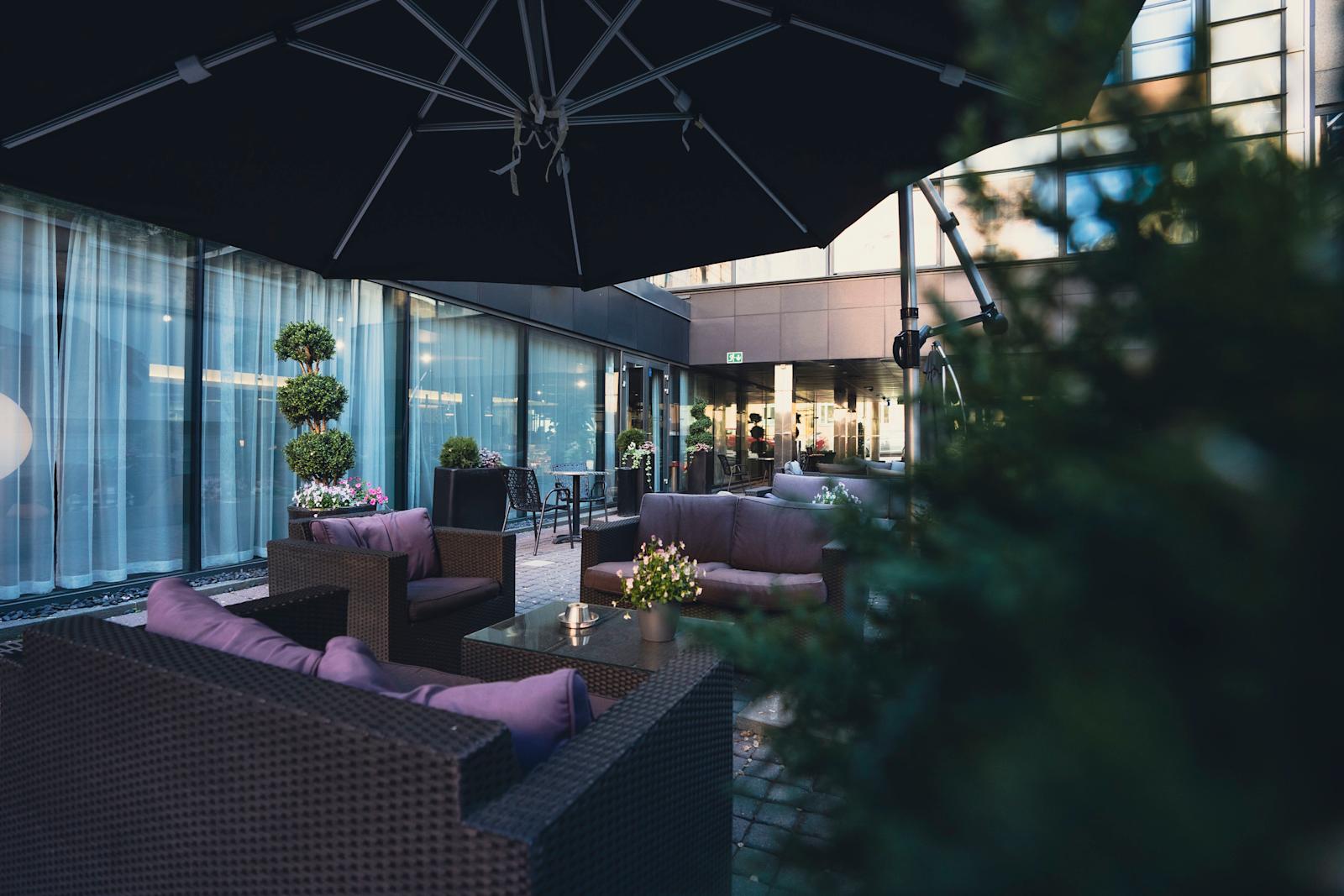 Radisson Blu Plazan sisäpihaterassi