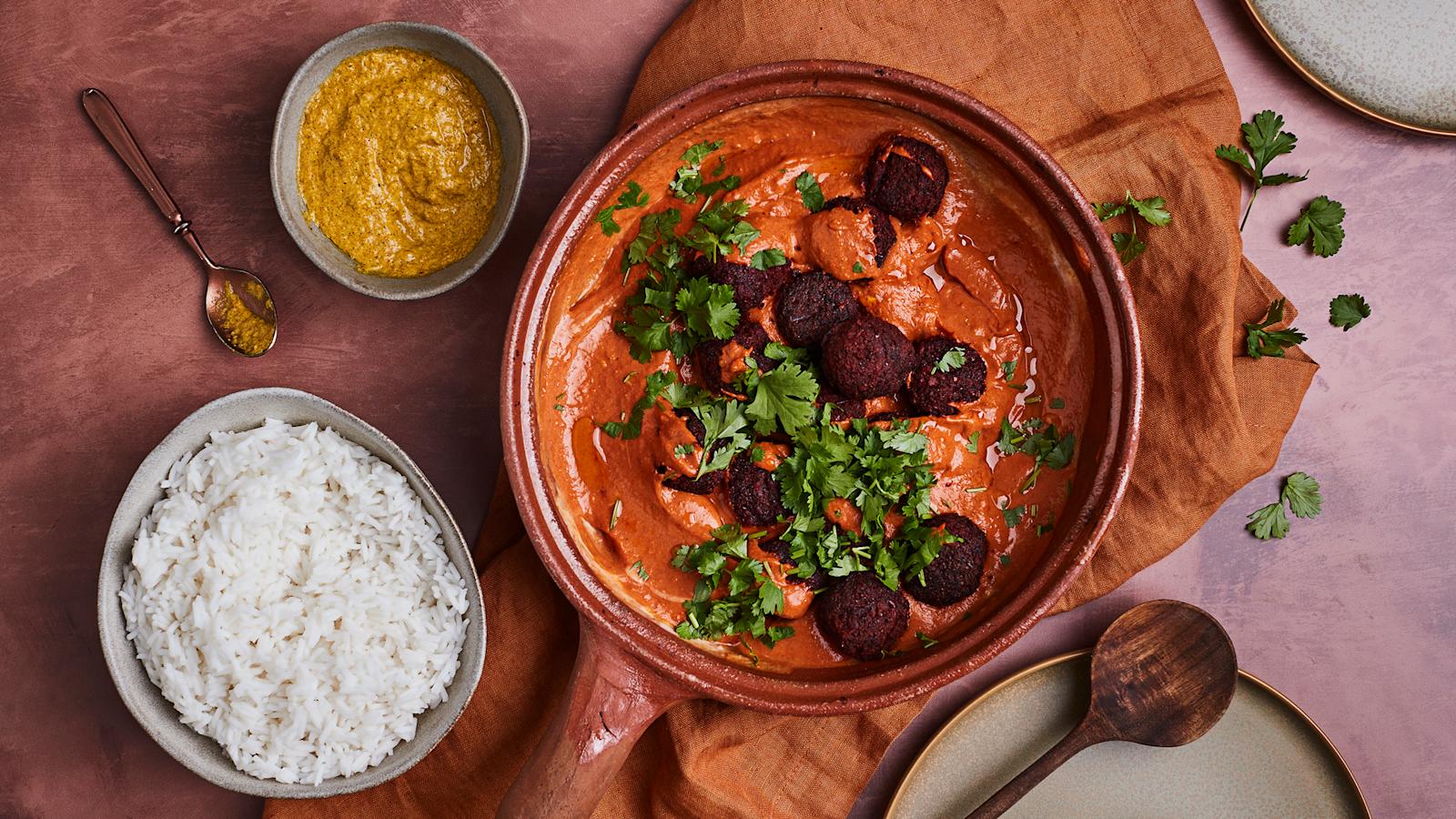 Falafelit masala-kastikkeessa