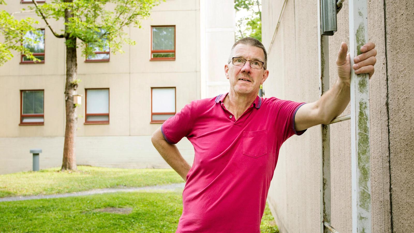 Roger Santala muutti nykyiseen kotitaloyhtiöönsä ensimmäisen kerran jo lapsena vuonna 1975. Nykyisin hän toimii myös taloyhtiön isännöitsijänä.
