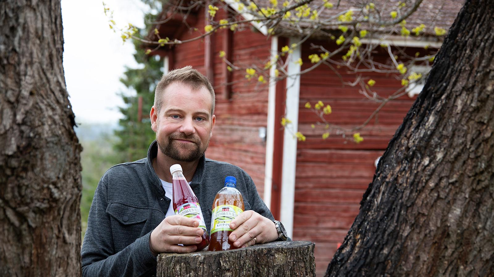 Ylä-Porkkalan tuoremarjamehut ovat maatilan ympärivuotinen tuote. Muuten yritys keskittyy sesonkituotteisiin.