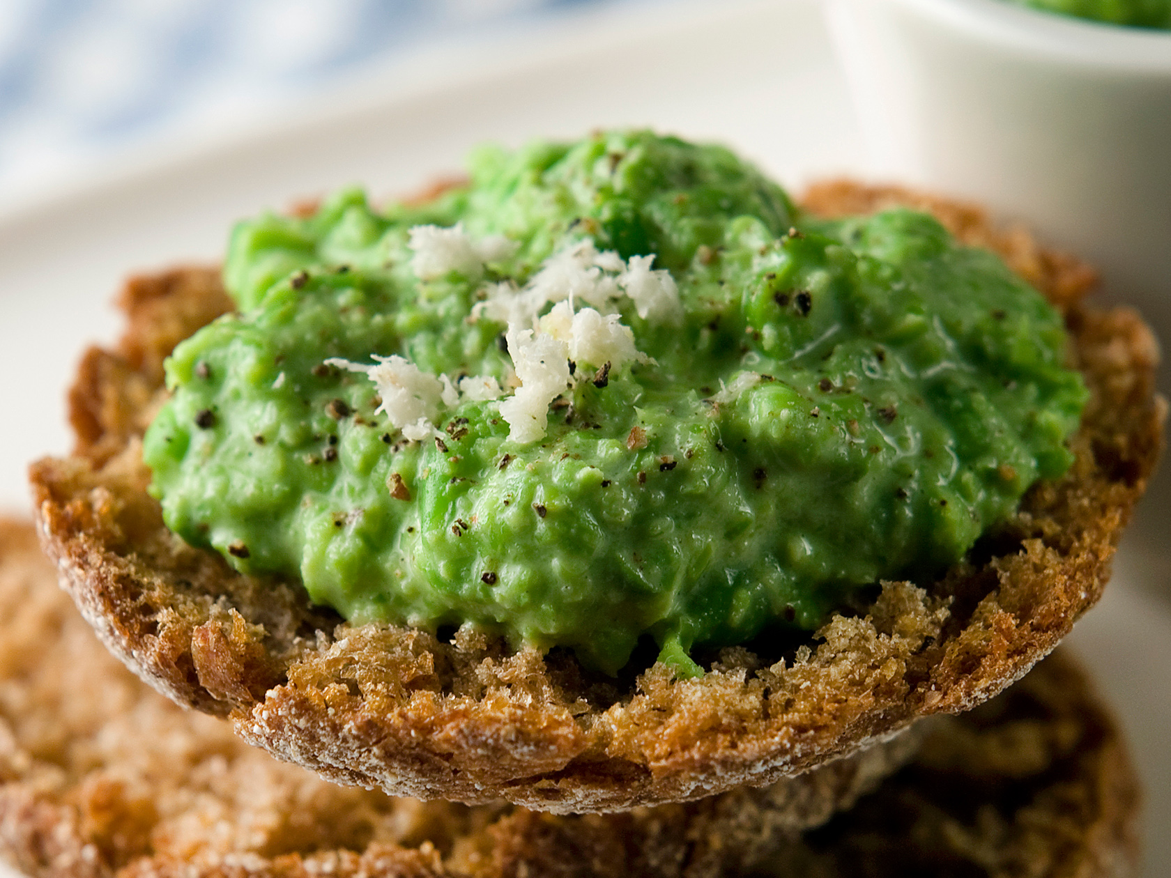 Piparjuurella maustettu hernesosetahna