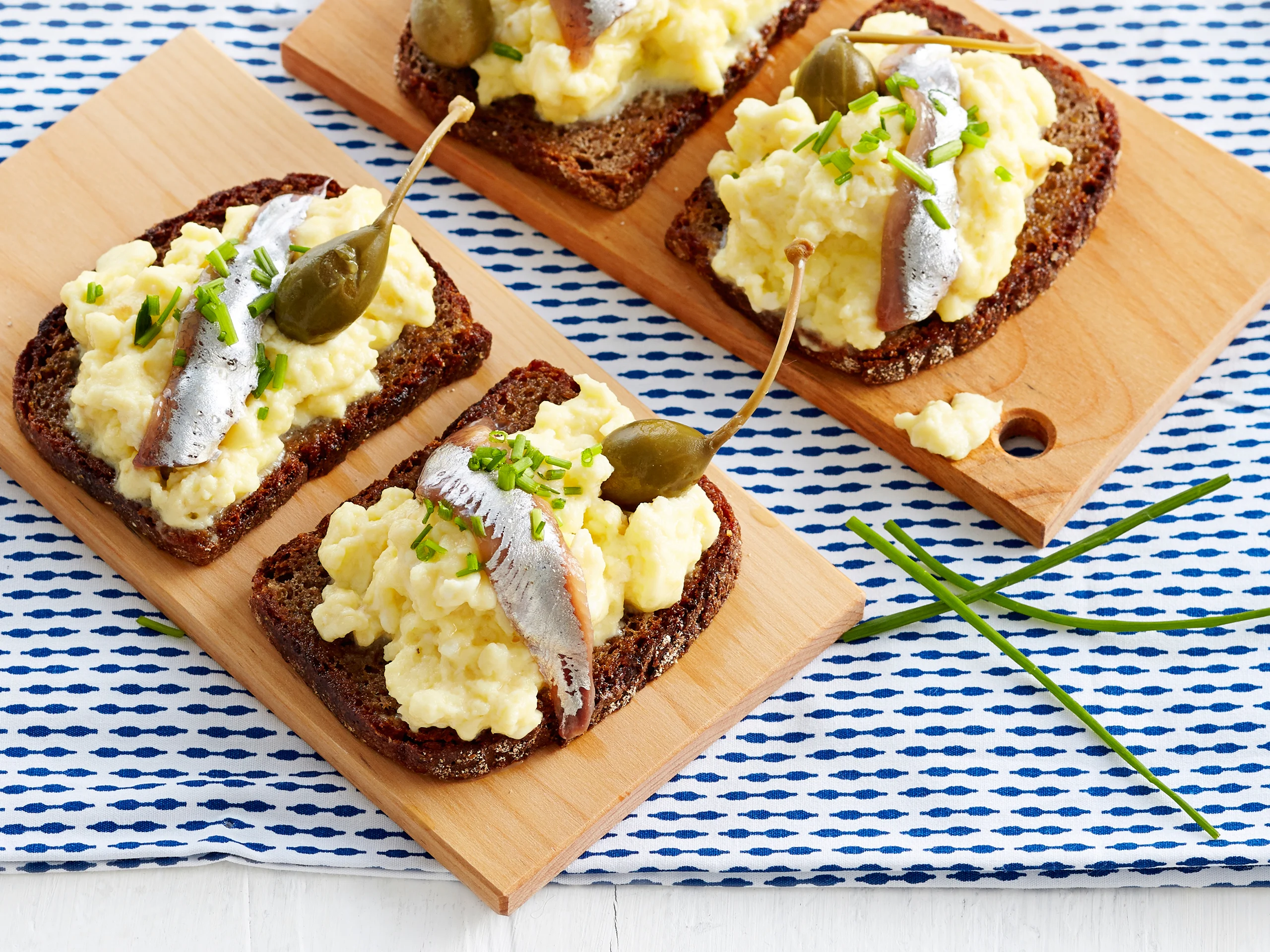 Munakokkeli-anjovisleivät