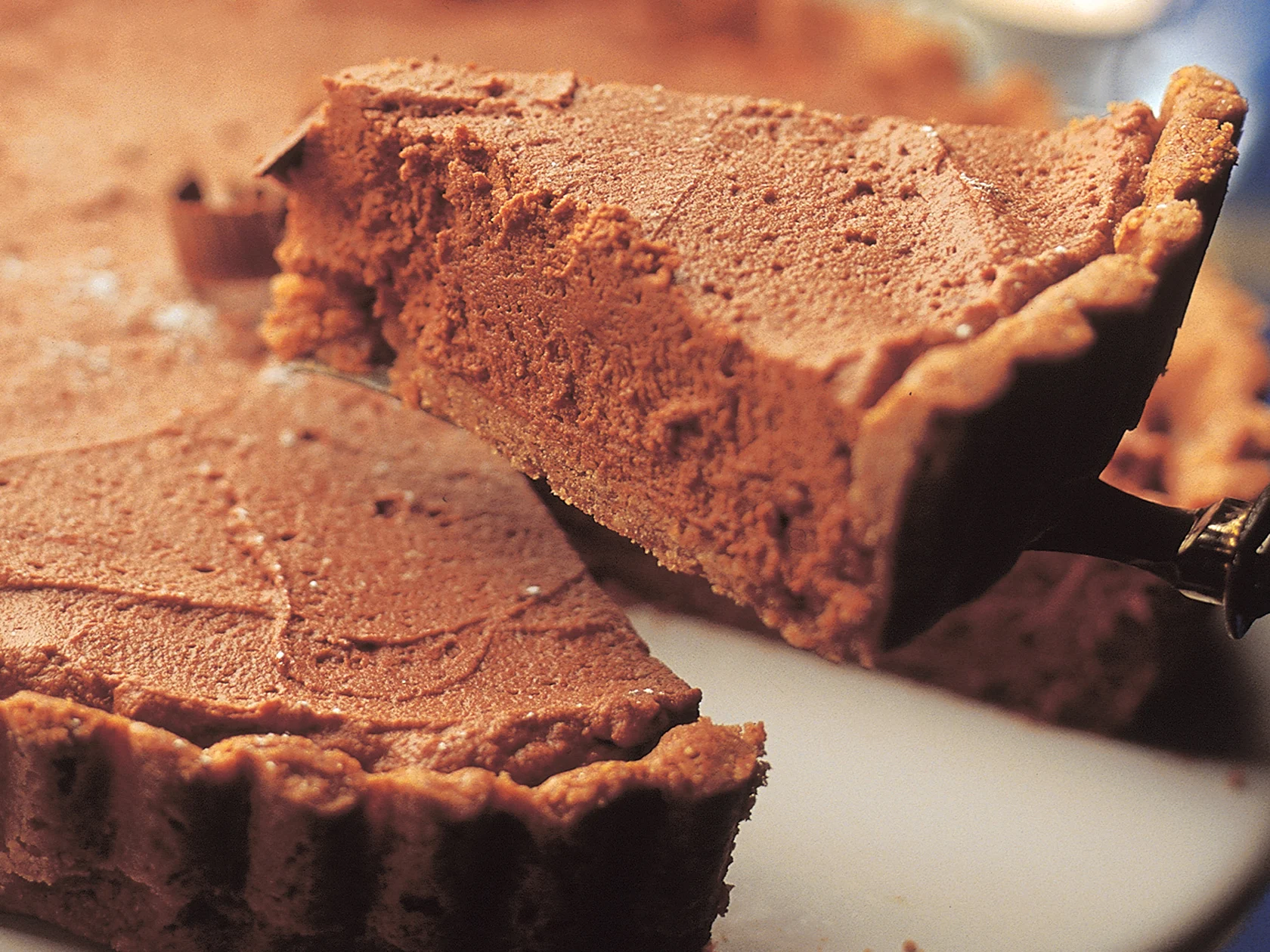 Pähkinäinen suklaamoussekakku