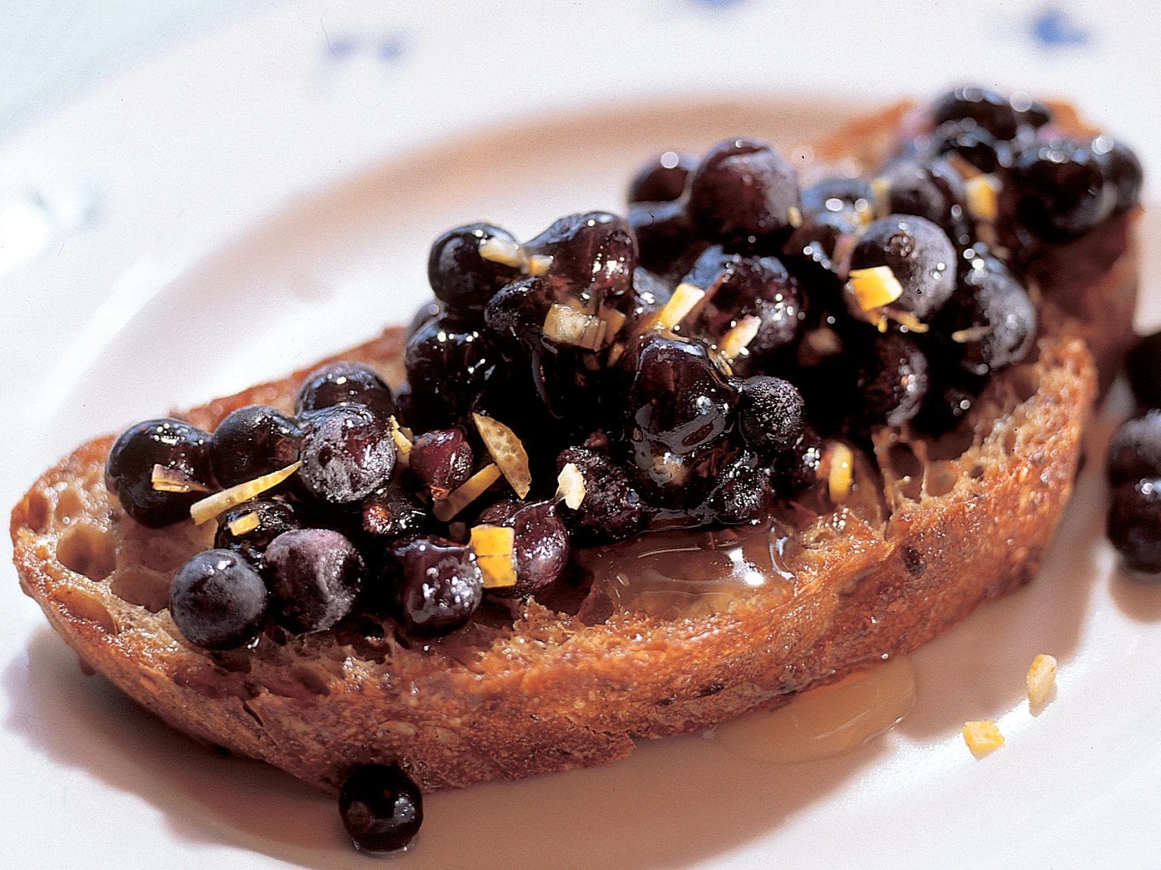 Bruschetat mustaherukoiden kanssa