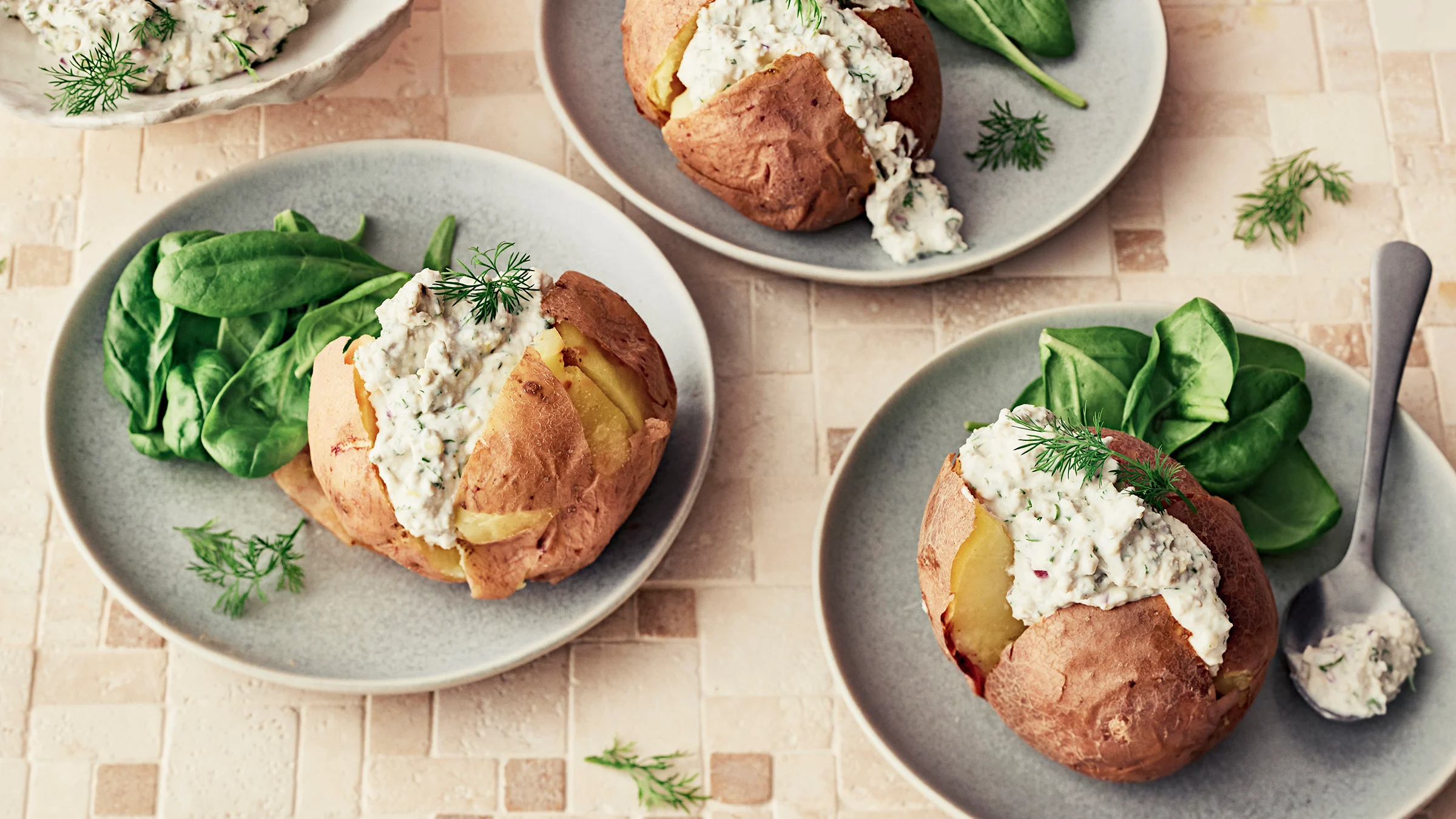 Uuniperunat ja tofutäyte