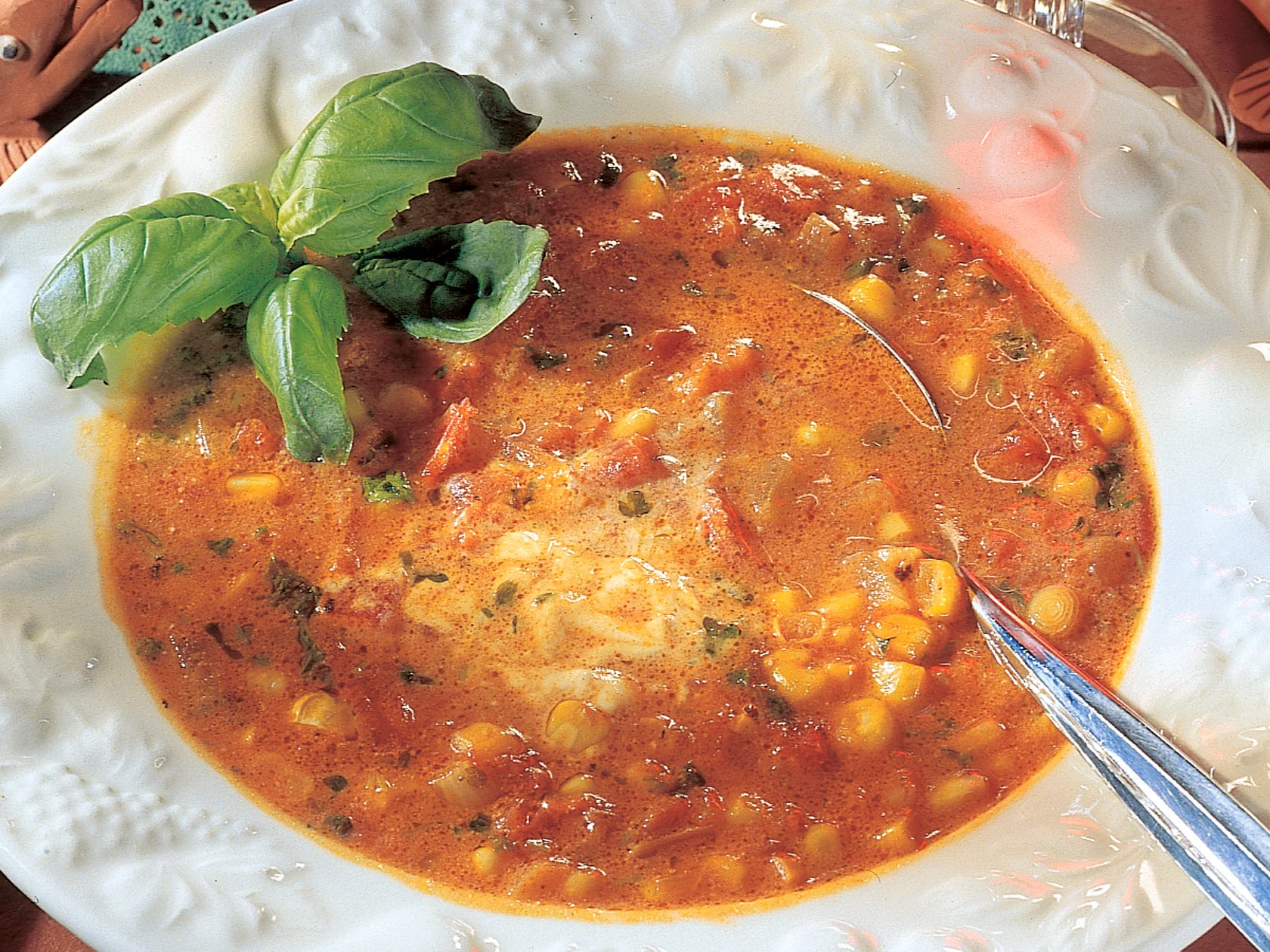 Tomaatti-maissikeitto