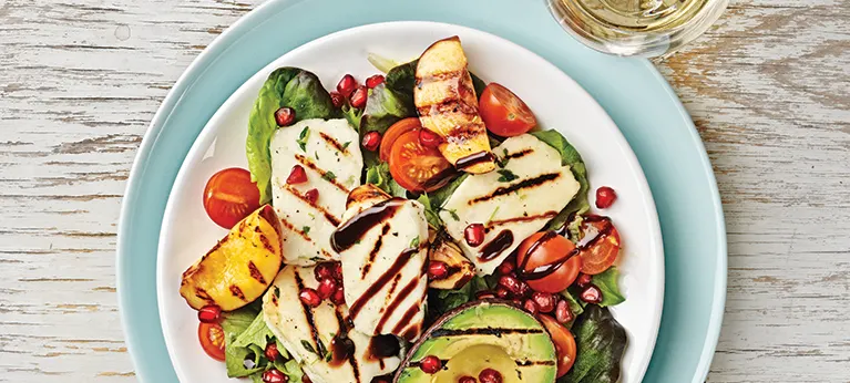 Grillattu halloumisalaatti
