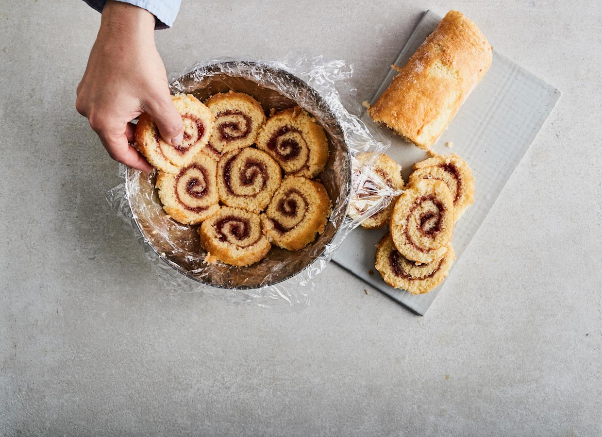 Mansikkainen Charlotte russe vaihe 3