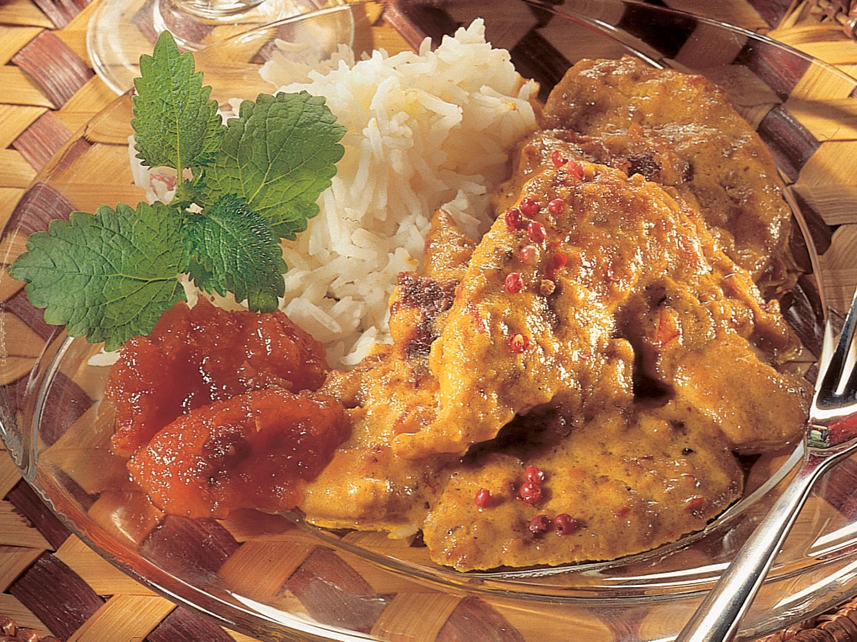 Broileria kookoskastikkeessa