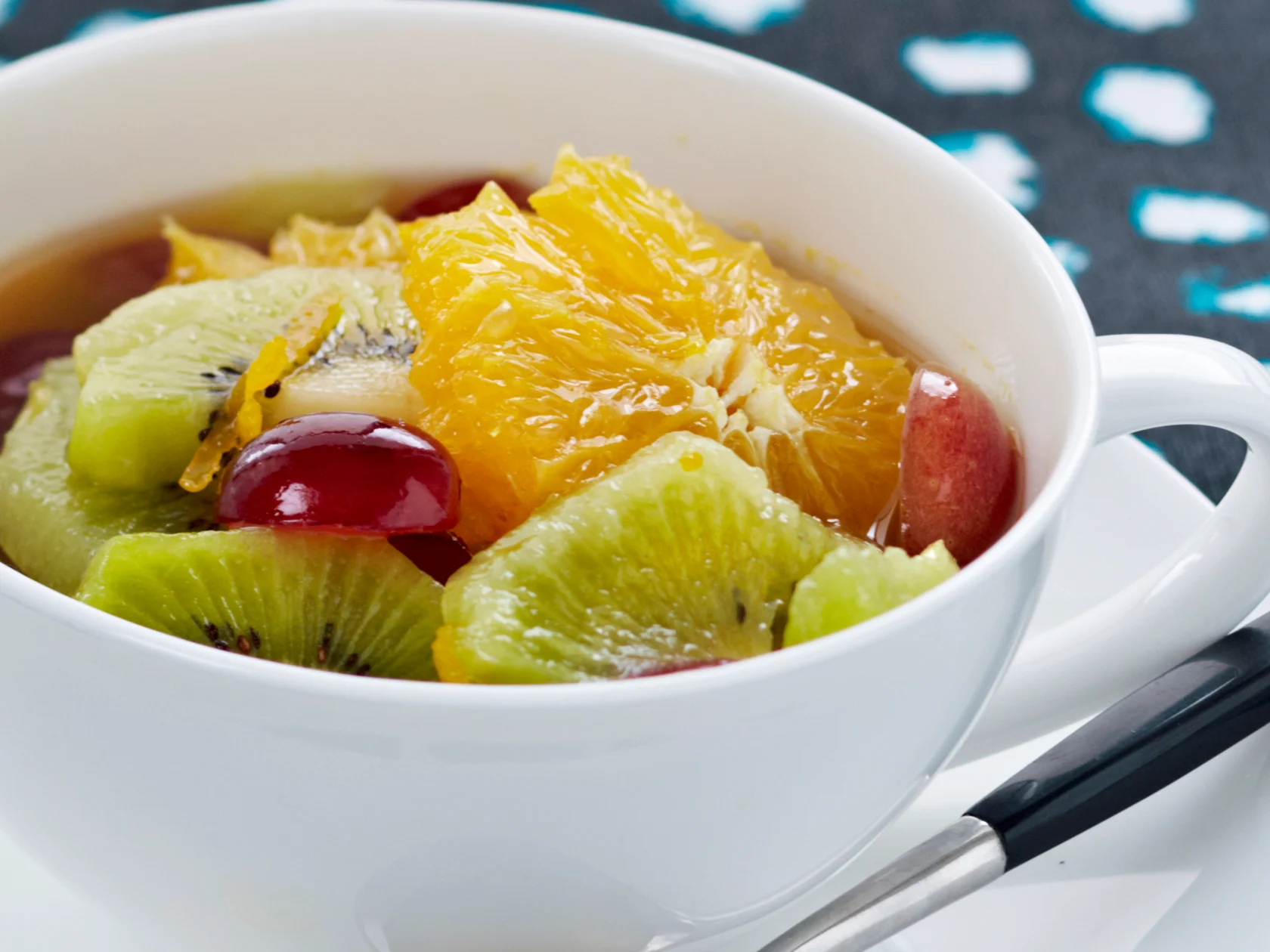 Earl Grey -marinoitu hedelmäsalaatti