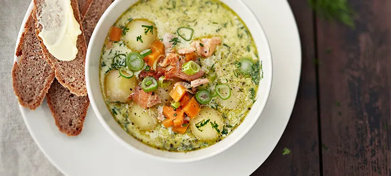 Kylmäsavulohikeitto