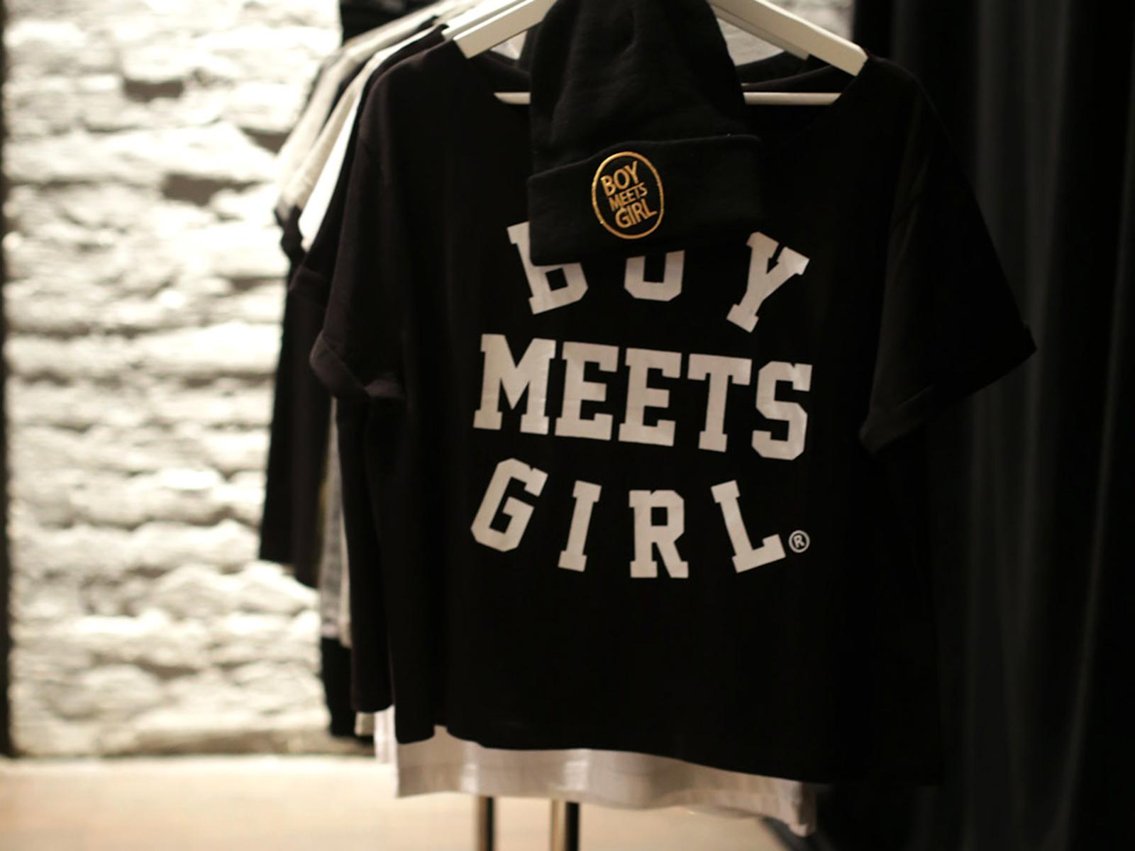 Boy Meets Girl -mallistoa esillä.