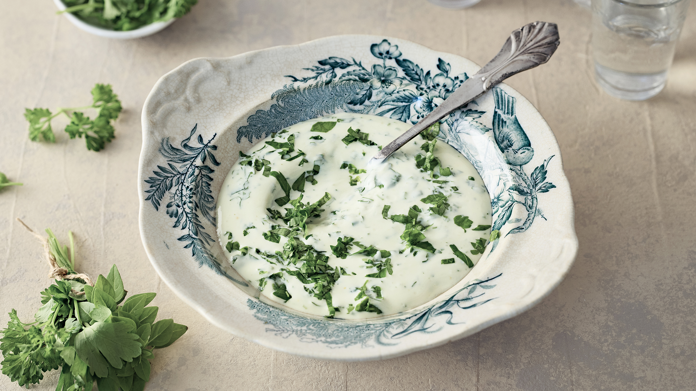 Paras yrtti-kermaviilikastike