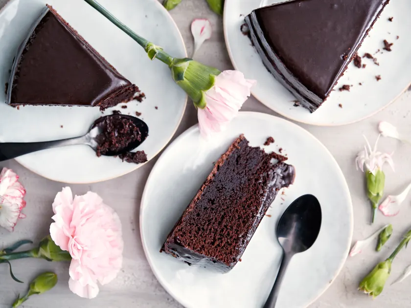 Suussa sulava suklaakakku | Leivonnaiset | Yhteishyvä