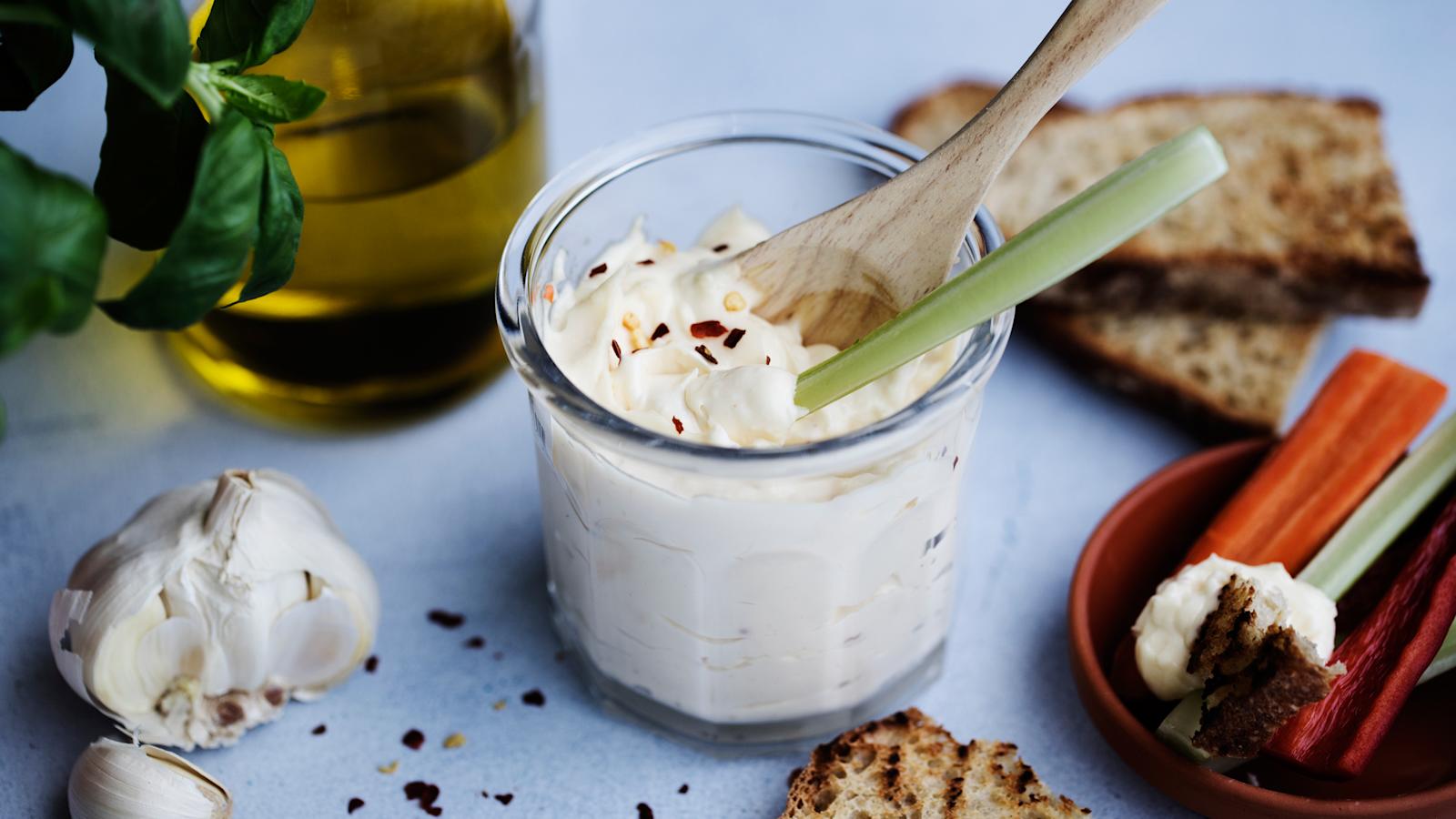 Valkosipulimajoneesi eli aioli