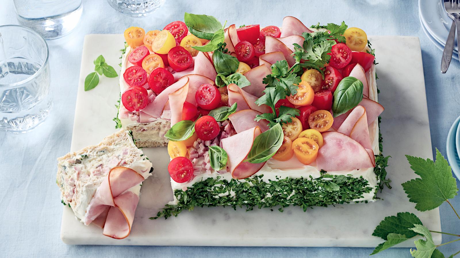 Perinteinen kinkkuvoileipäkakku