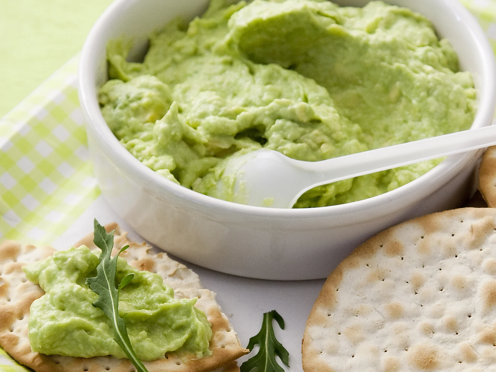 Avokado-piparjuurilevite