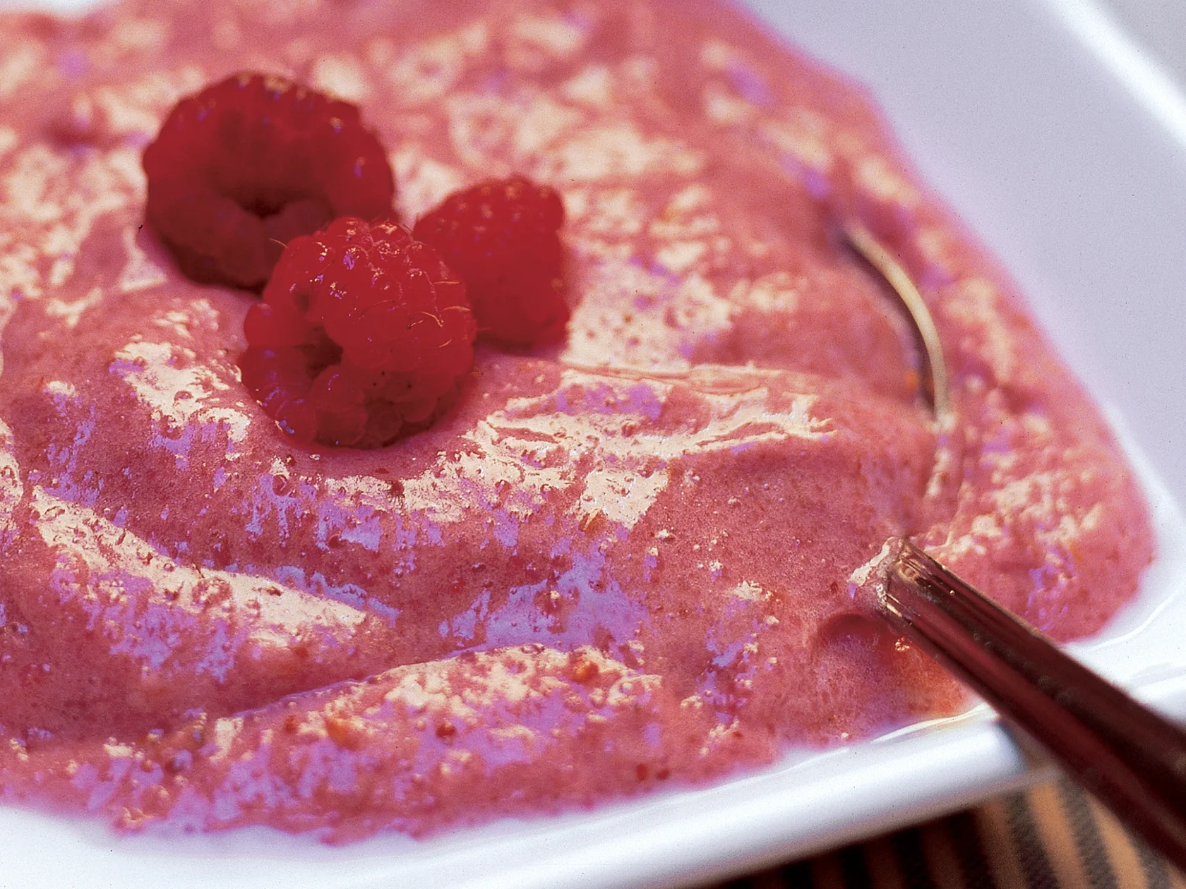 Vadelma-puolukkapuuro