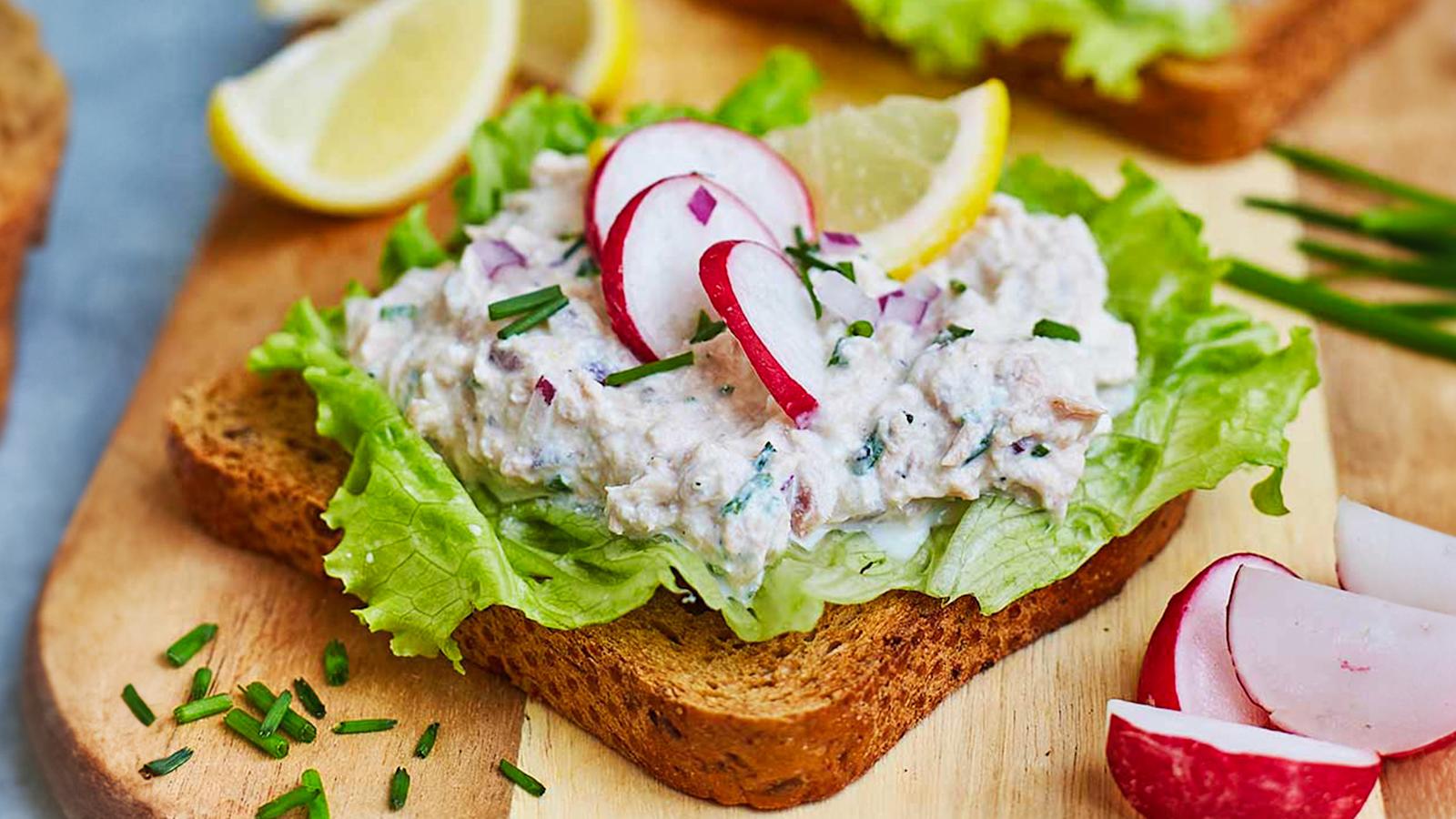 Gluteeniton voileipä proteiinipitoisella tonnikalatahnalla