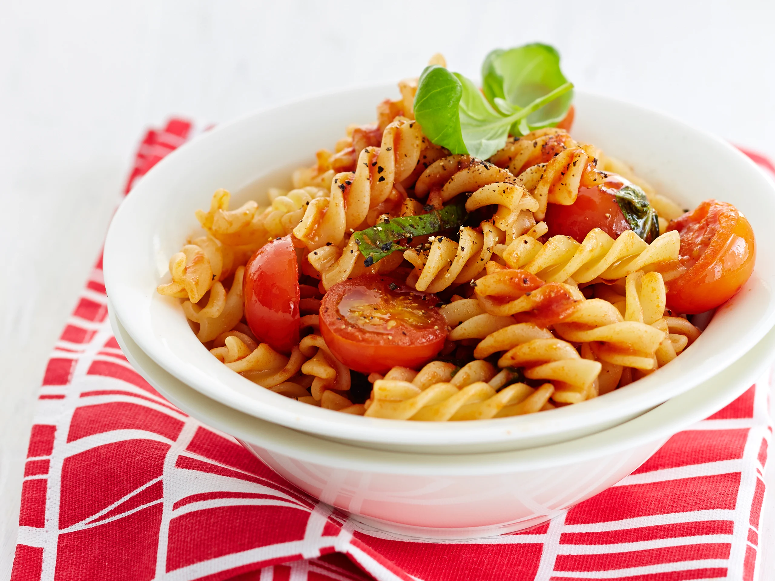 Tomaatti-basilikapasta