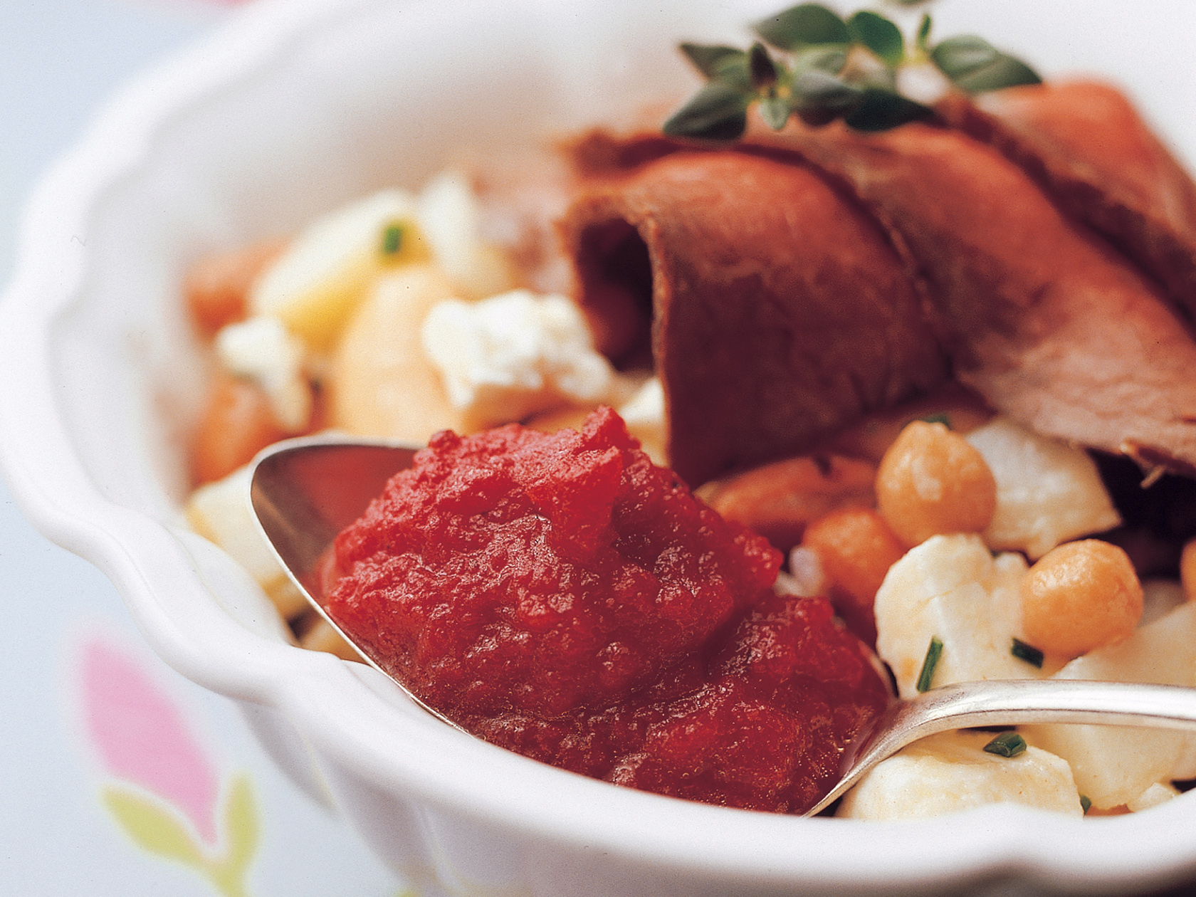 Punainen juureskastike