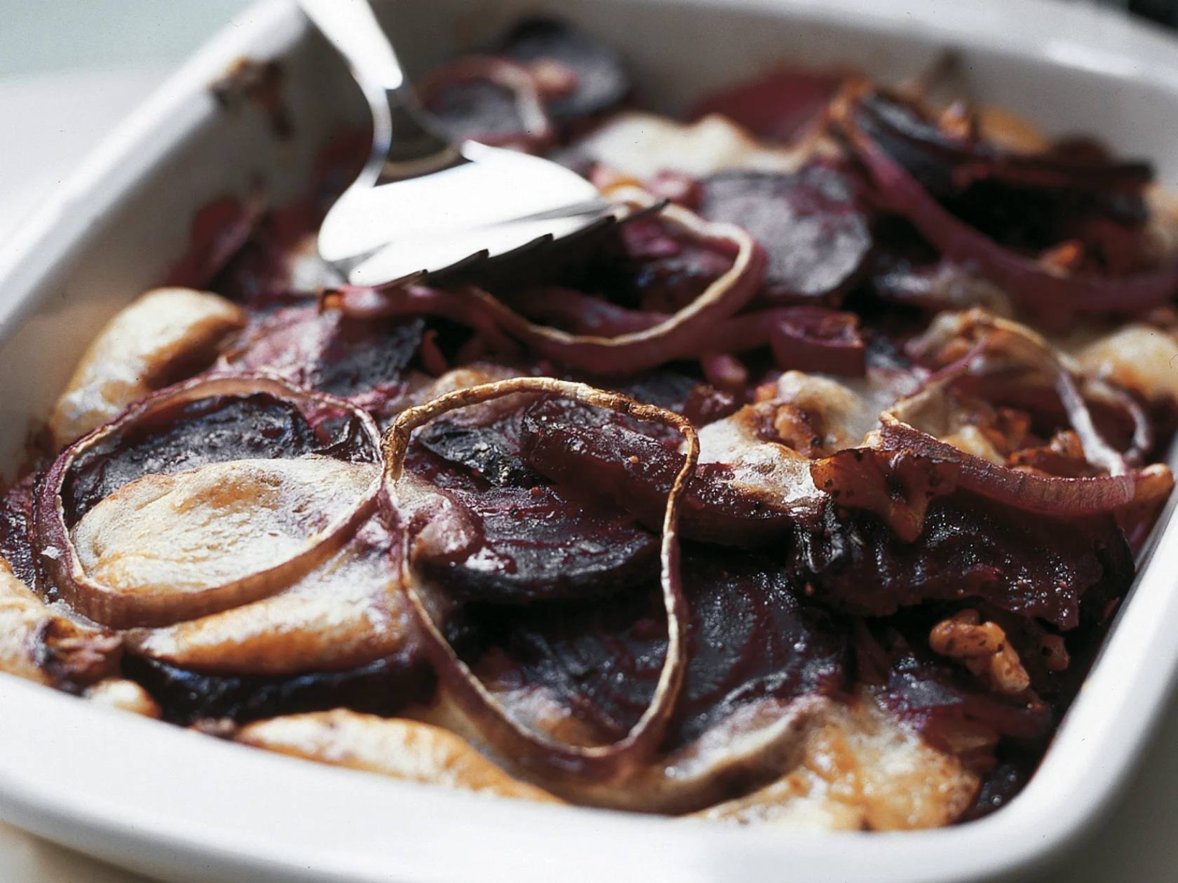 Vuohenjuusto-punajuurivuoka