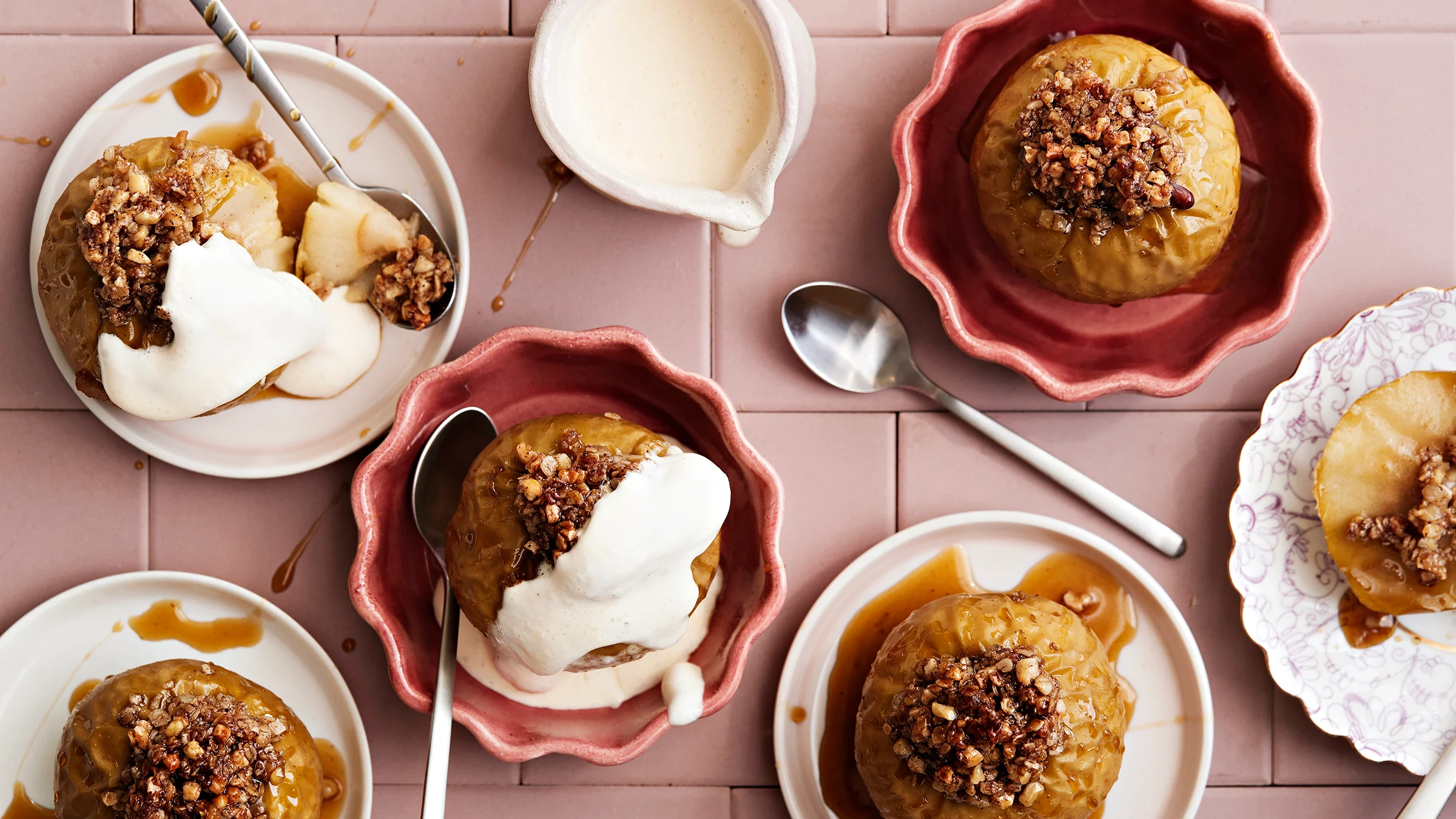 mantelilla täytetyt uuniomenat