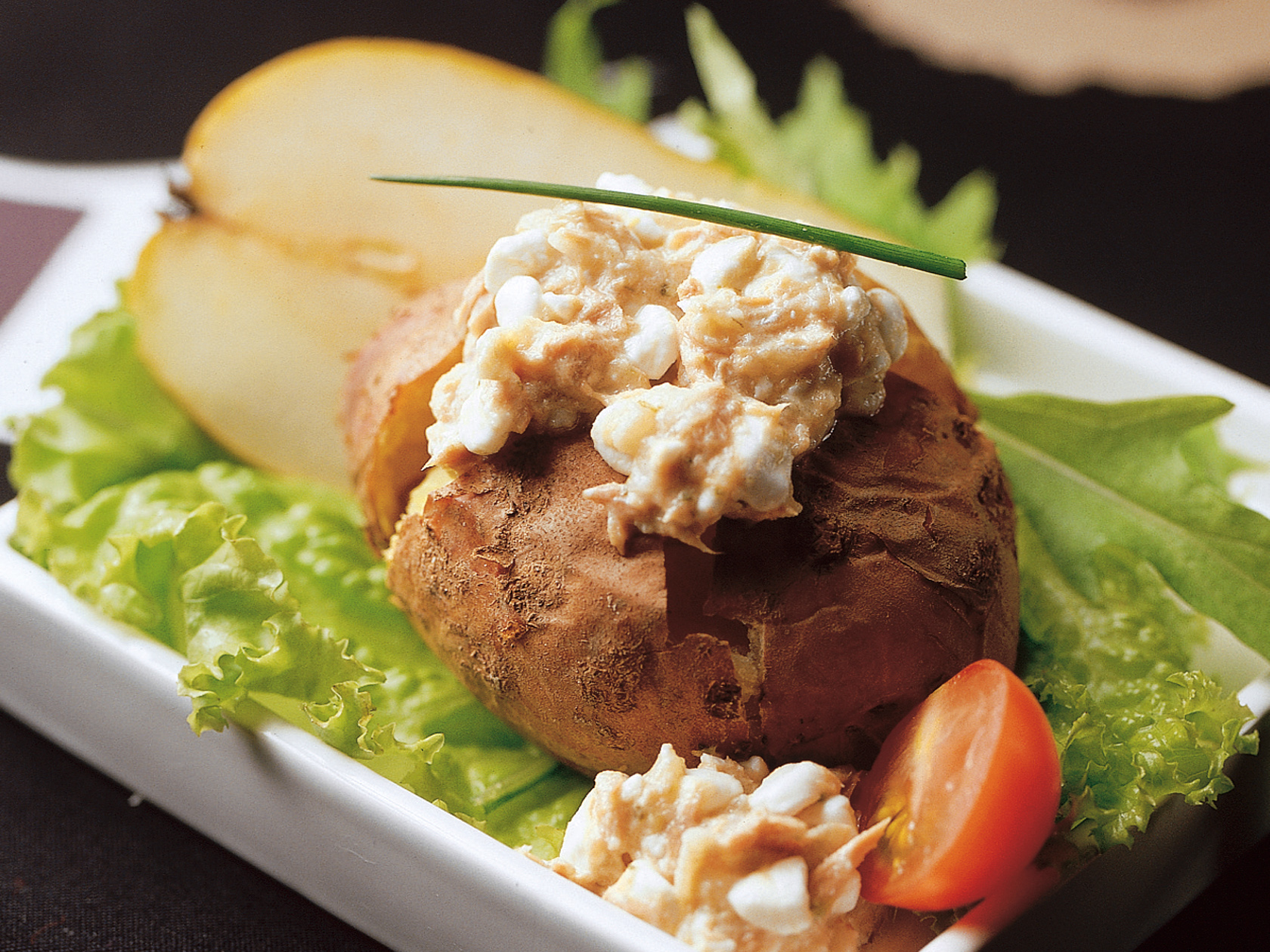 Uuniperunat tonnikalatäytteellä