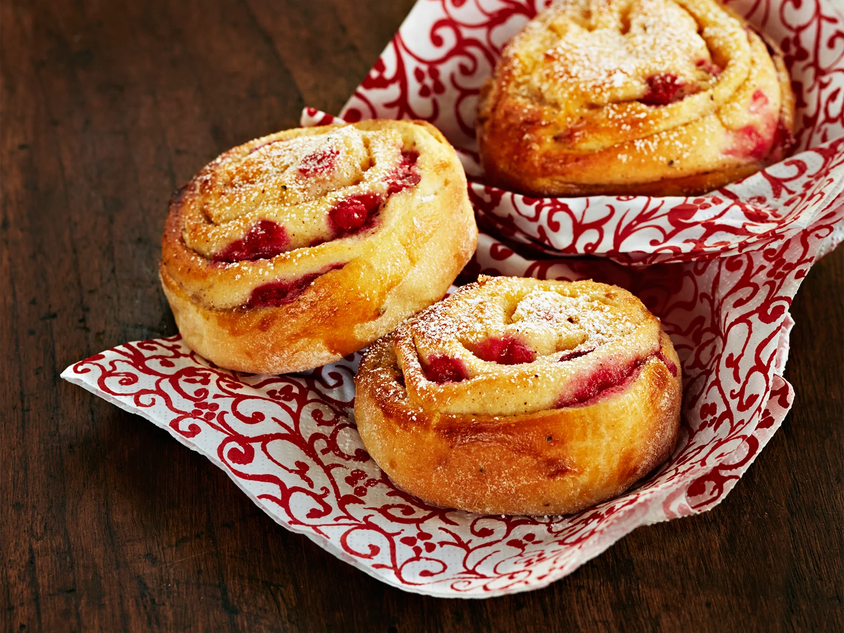 Puolukka-vaniljakierteet