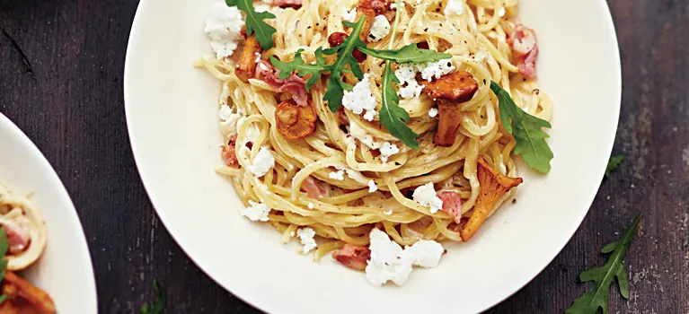 Kantarelli-vuohenjuustopasta